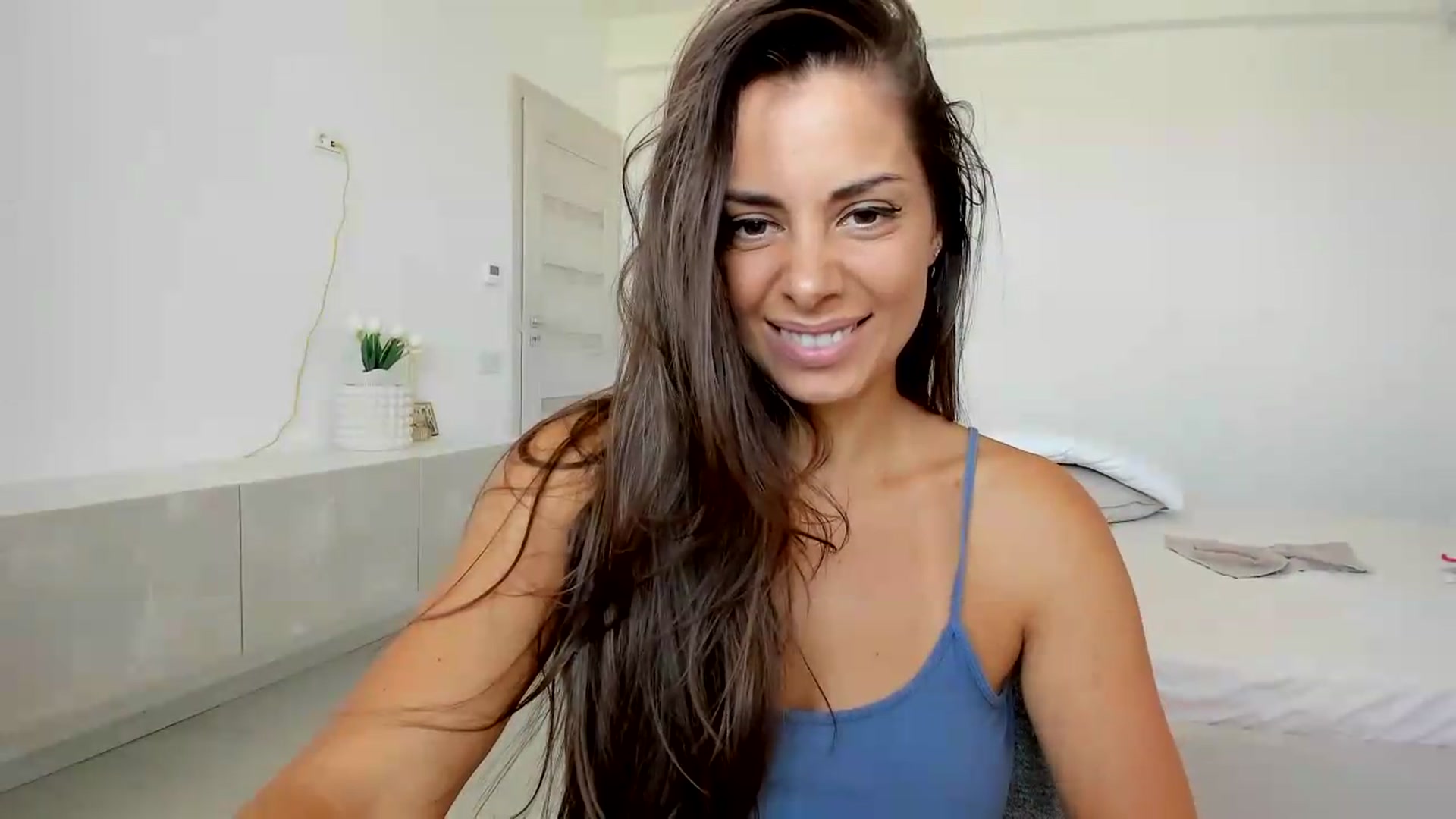 Gallery image thumbnail from Krys_'s myfreecams stream on, 08/07/2026, 08:52 image 11 of 20