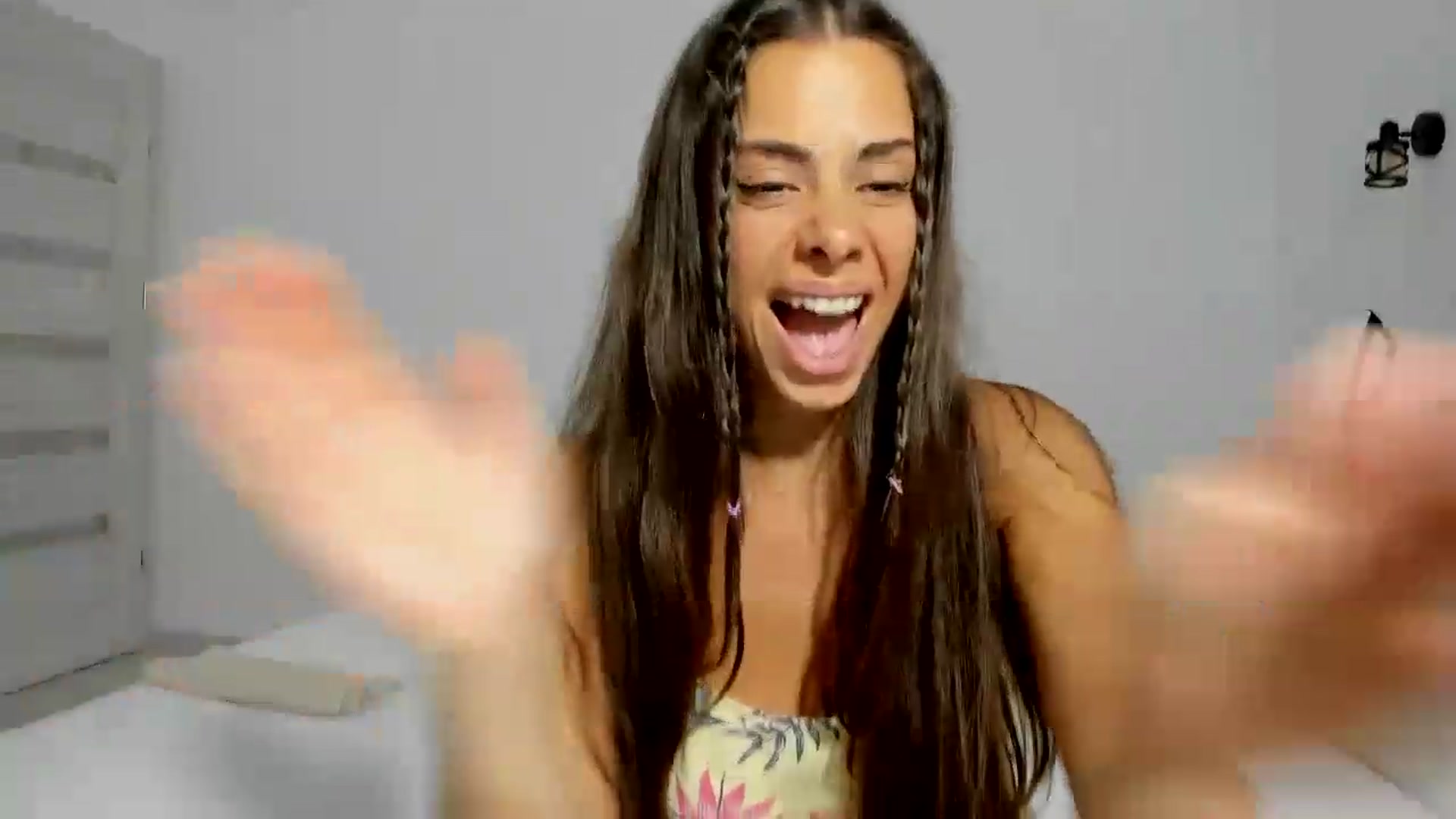 Gallery image thumbnail from Krys_'s myfreecams stream on, 08/07/2026, 22:48 image 9 of 20