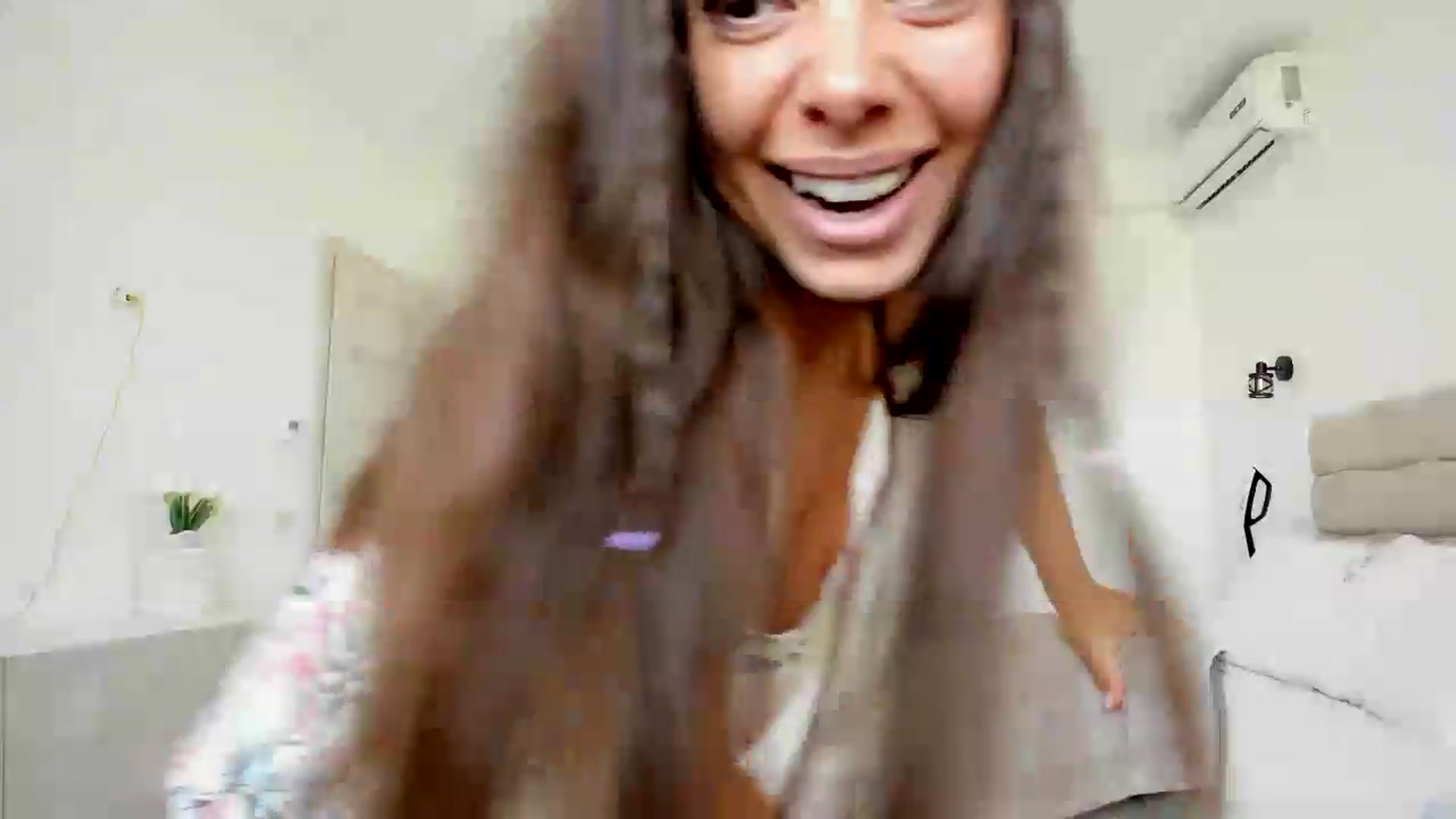 Gallery image thumbnail from Krys_'s myfreecams stream on, 08/08/2026, 09:50 image 5 of 20