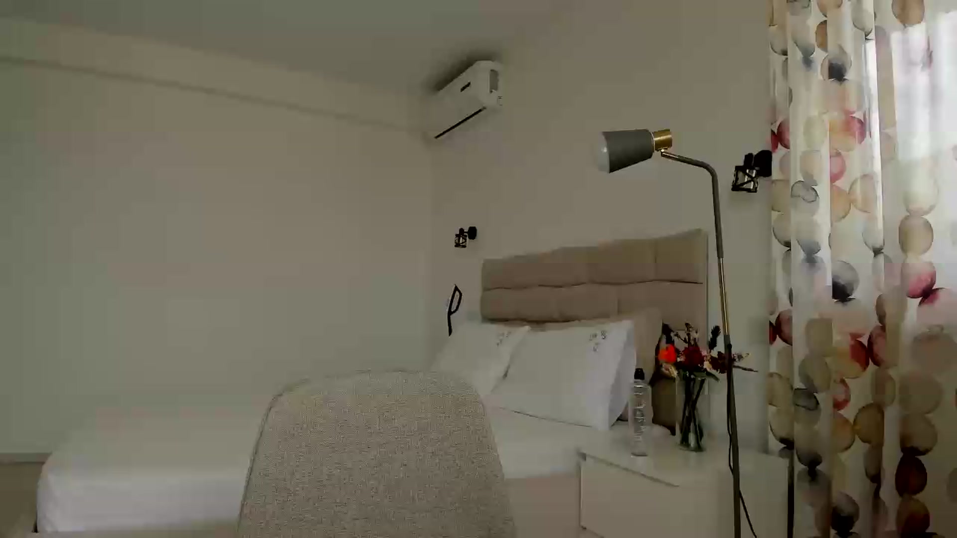 Gallery image thumbnail from Krys_'s myfreecams stream on, 08/09/2026, 08:39 image 1 of 20