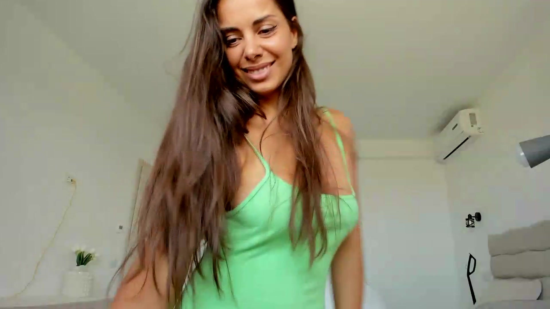 Gallery image thumbnail from Krys_'s myfreecams stream on, 08/09/2026, 10:45 image 18 of 20