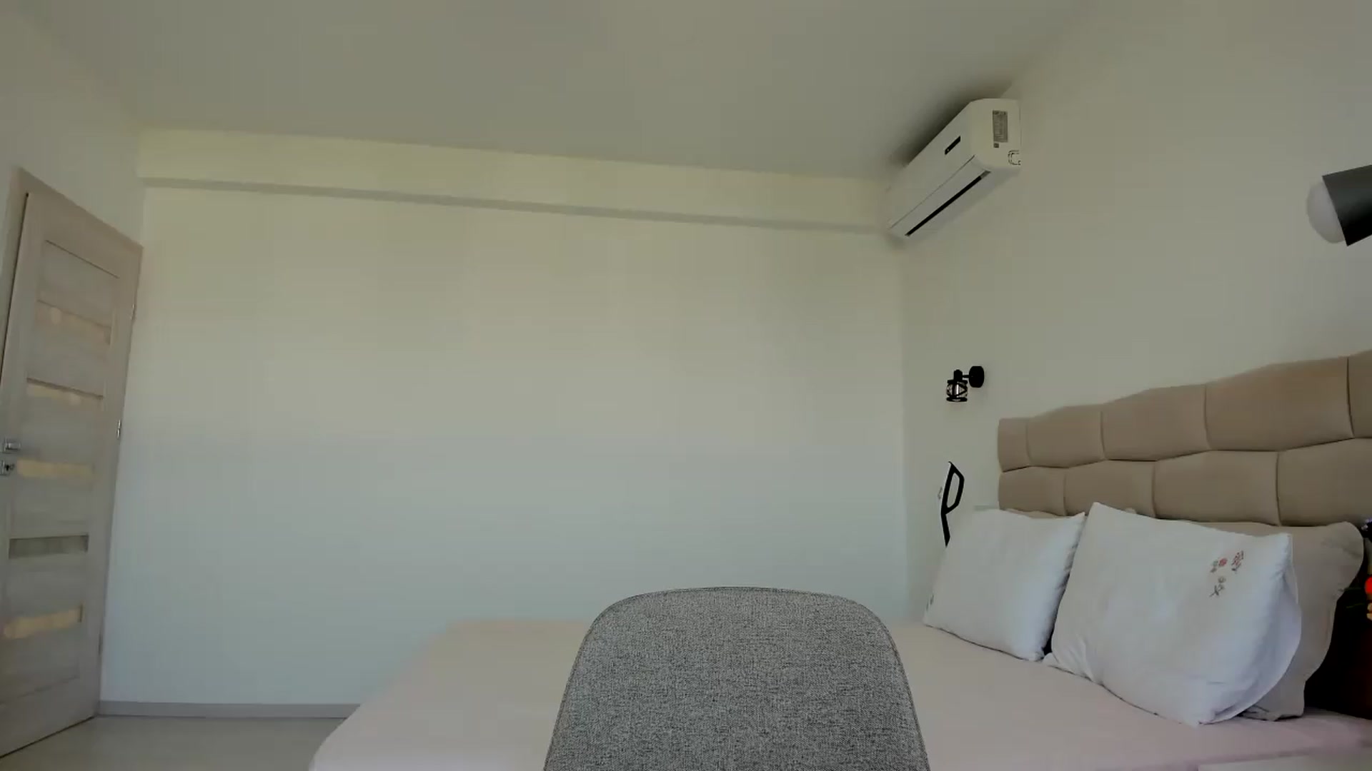 Gallery image thumbnail from Krys_'s myfreecams stream on, 08/12/2026, 06:10 image 1 of 20
