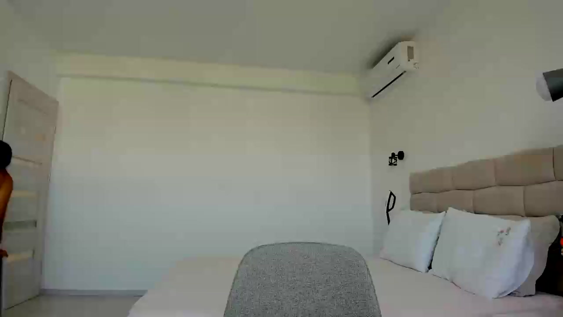 Gallery image thumbnail from Krys_'s myfreecams stream on, 08/12/2026, 06:10 image 2 of 20