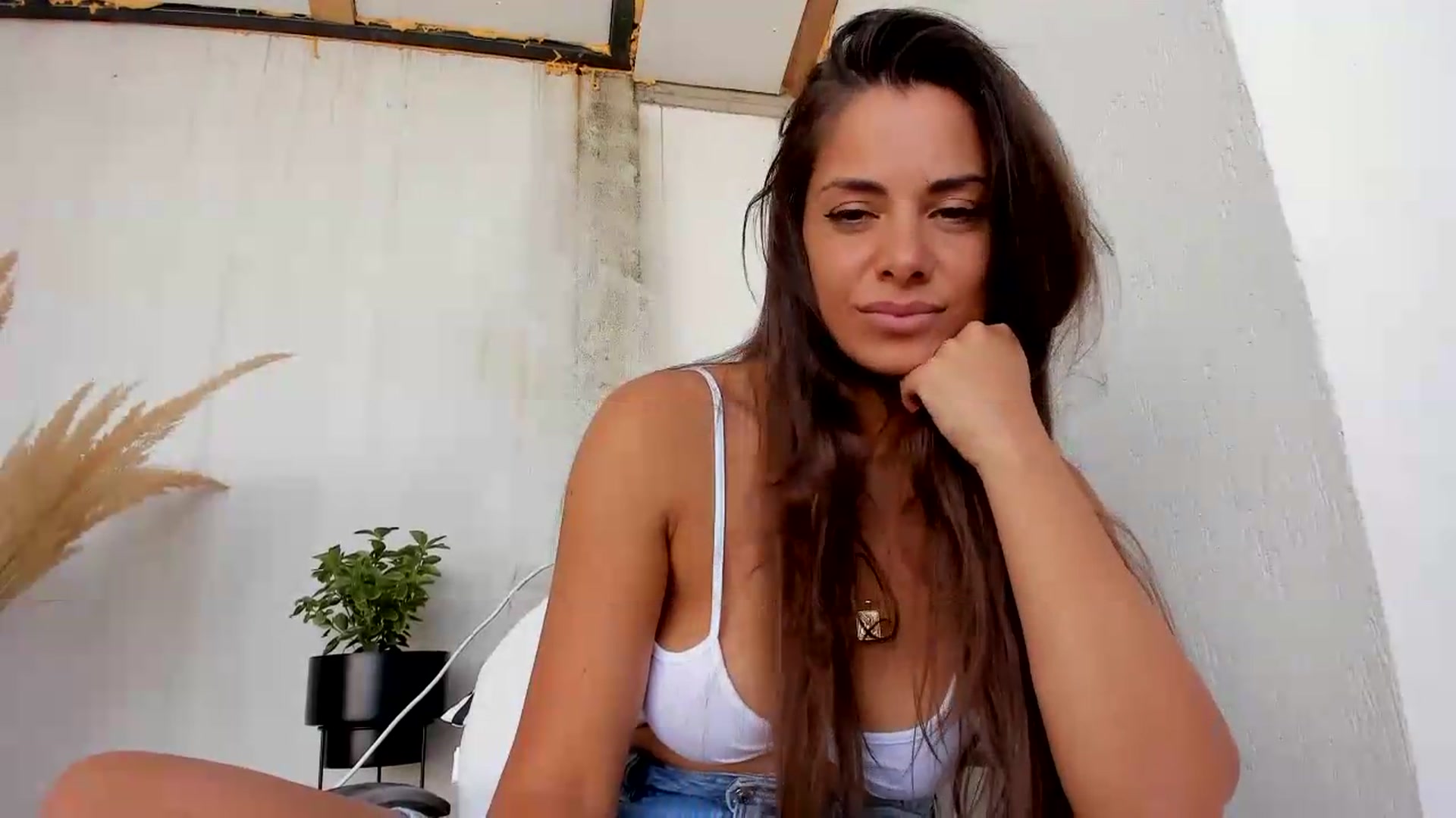 Gallery image thumbnail from Krys_'s myfreecams stream on, 08/12/2026, 08:24 image 5 of 20