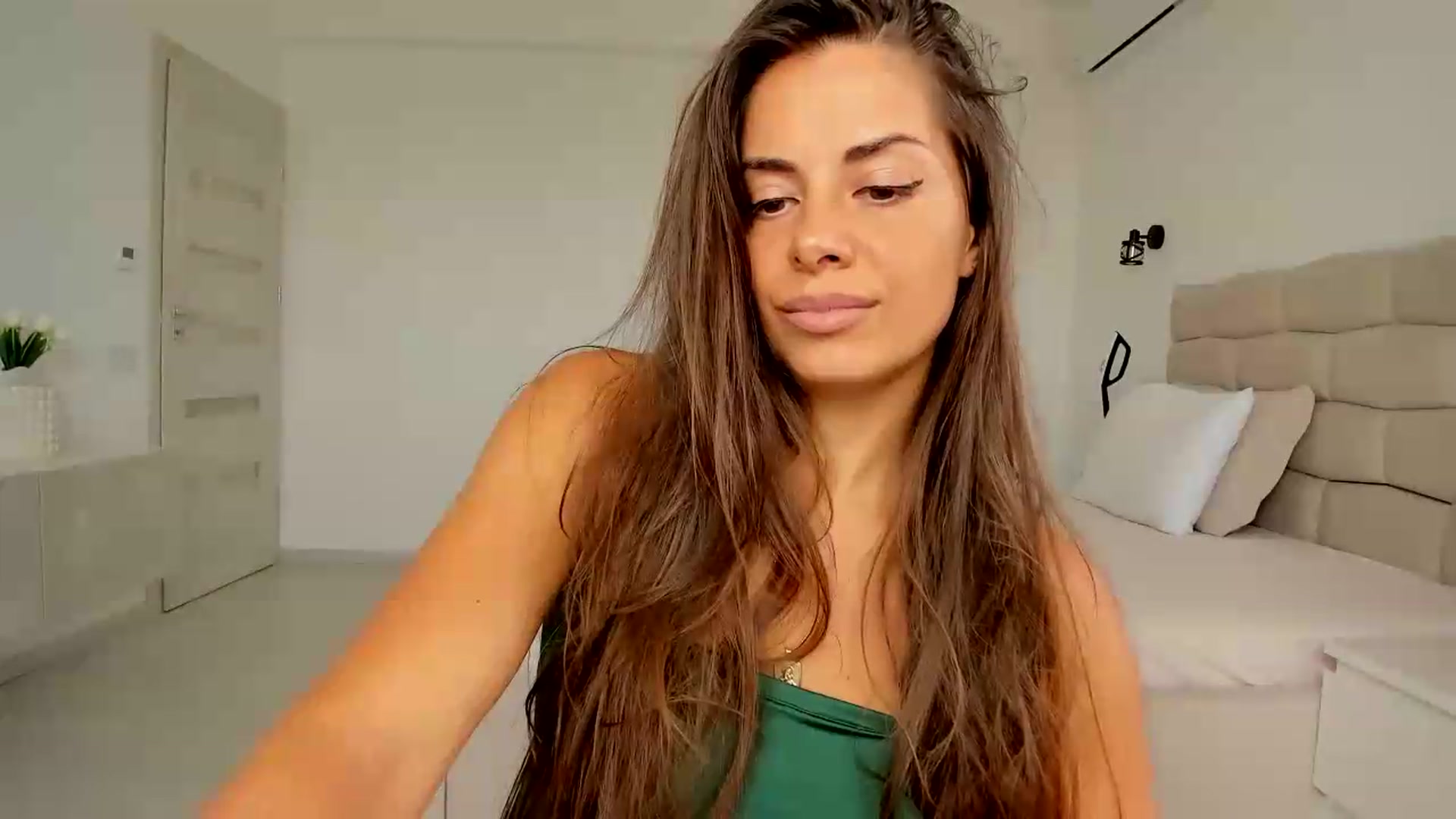 Gallery image thumbnail from Krys_'s myfreecams stream on, 08/13/2026, 07:21 image 7 of 20