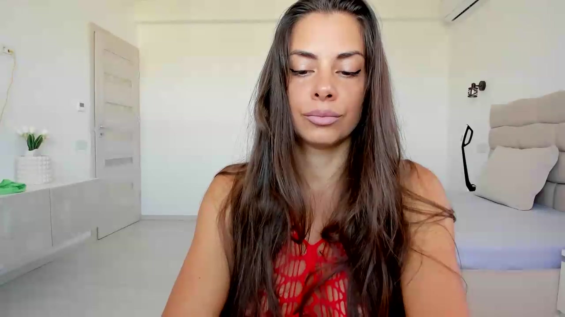 Gallery image thumbnail from Krys_'s myfreecams stream on, 08/18/2026, 06:53 image 8 of 20