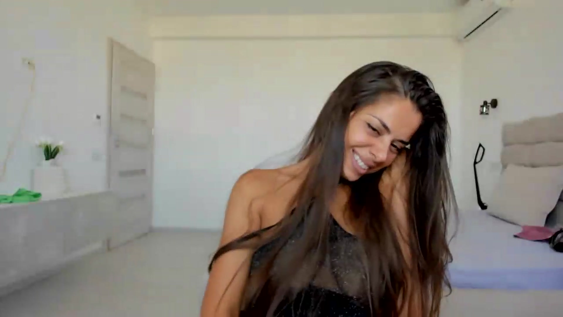 Gallery image thumbnail from Krys_'s myfreecams stream on, 08/18/2026, 08:09 image 12 of 20