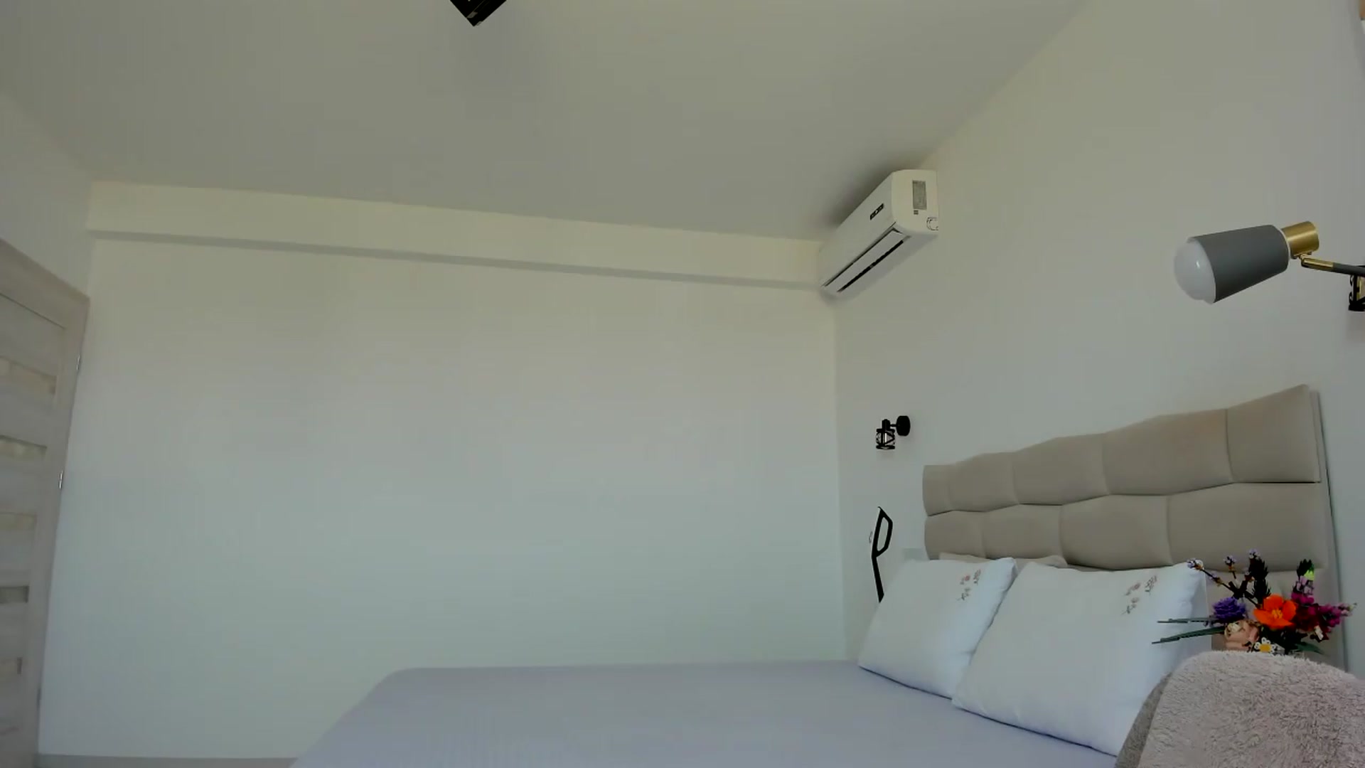 Gallery image thumbnail from Krys_'s myfreecams stream on, 08/21/2026, 10:10 image 19 of 20