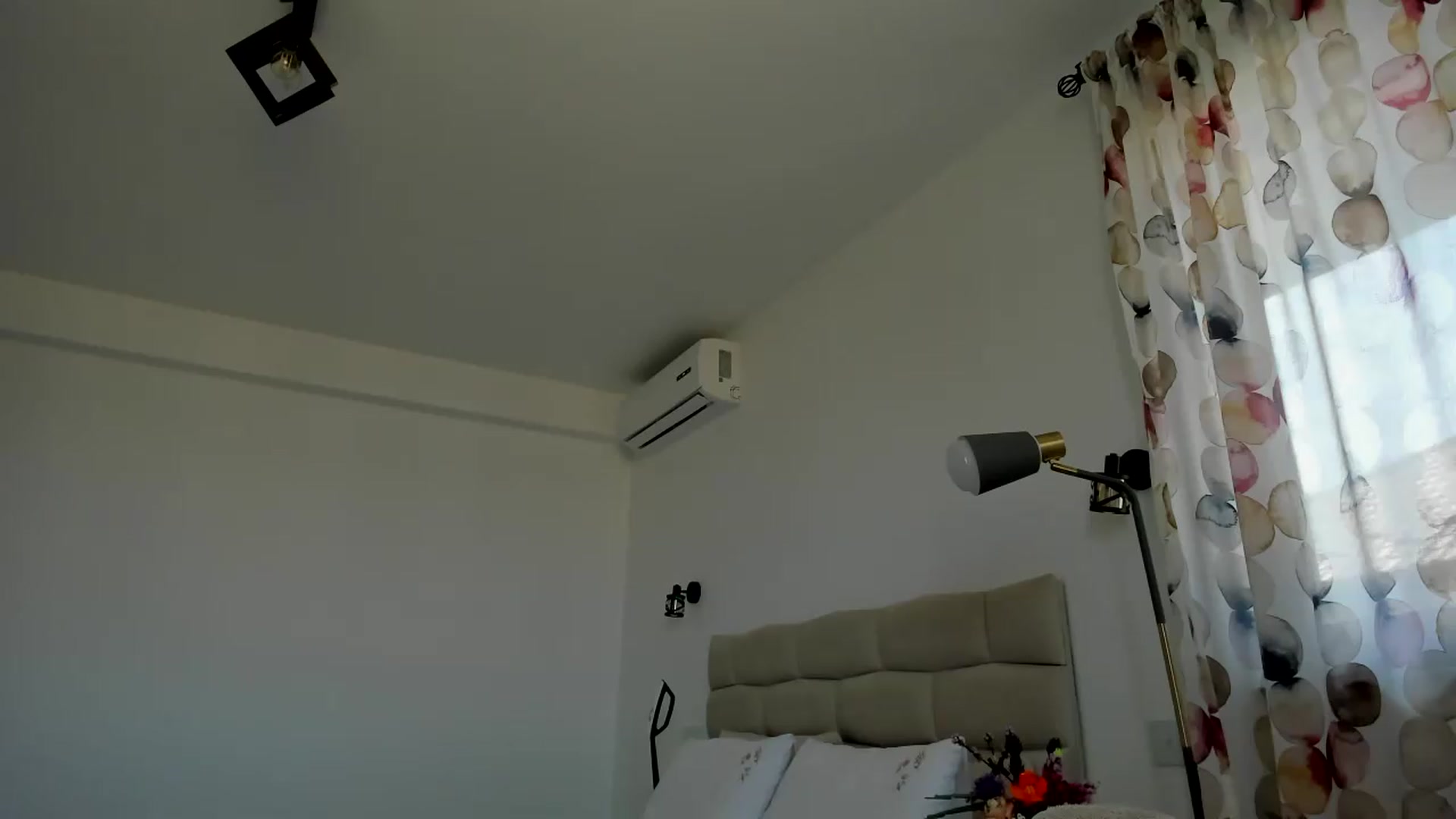 Gallery image thumbnail from Krys_'s myfreecams stream on, 08/21/2026, 10:10 image 15 of 20