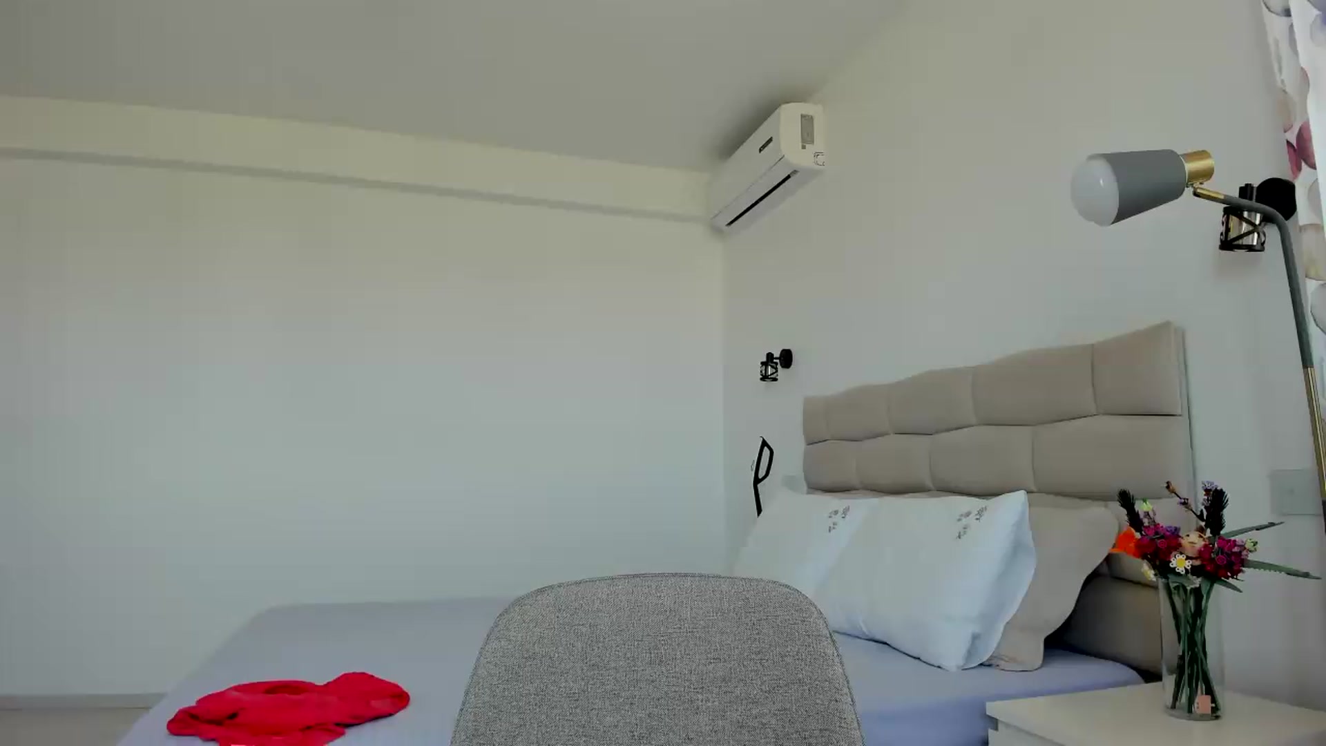 Gallery image thumbnail from Krys_'s myfreecams stream on, 08/28/2026, 10:29 image 19 of 20