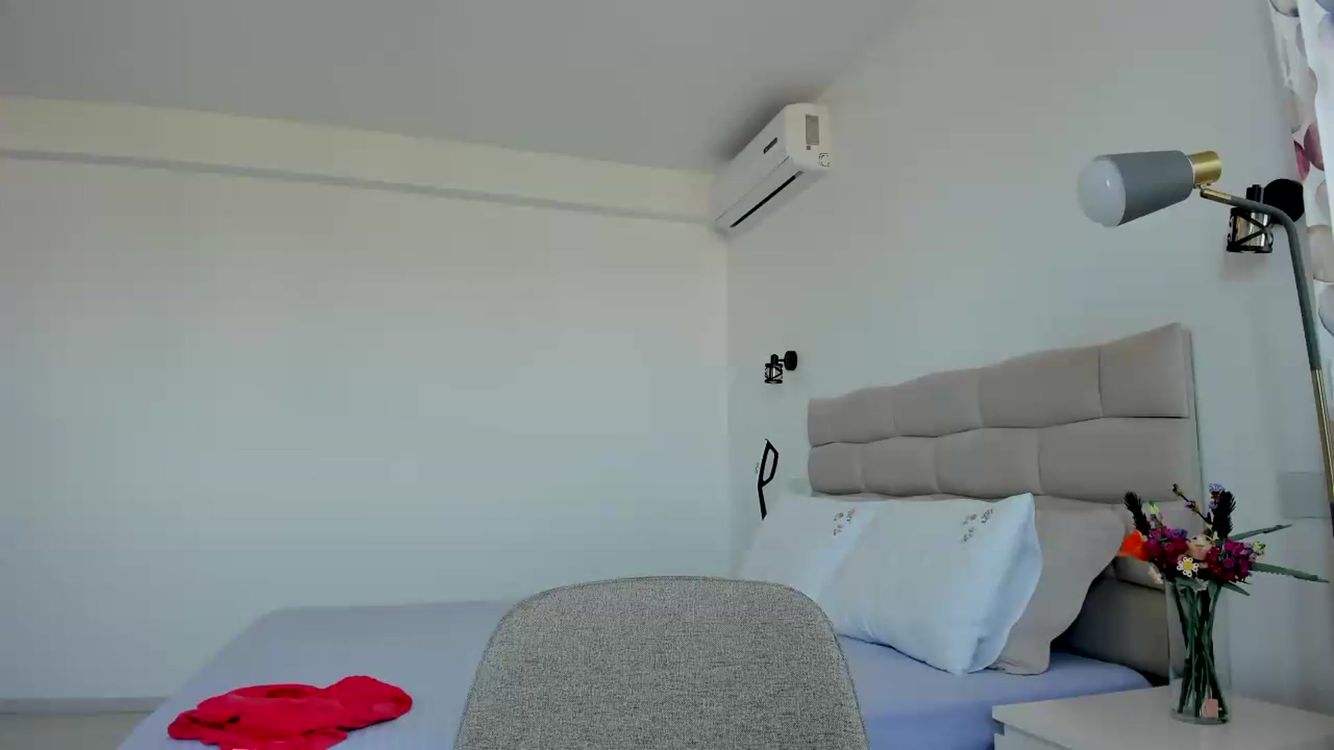 Gallery image thumbnail from Krys_'s myfreecams stream on, 08/28/2026, 10:29 image 18 of 20
