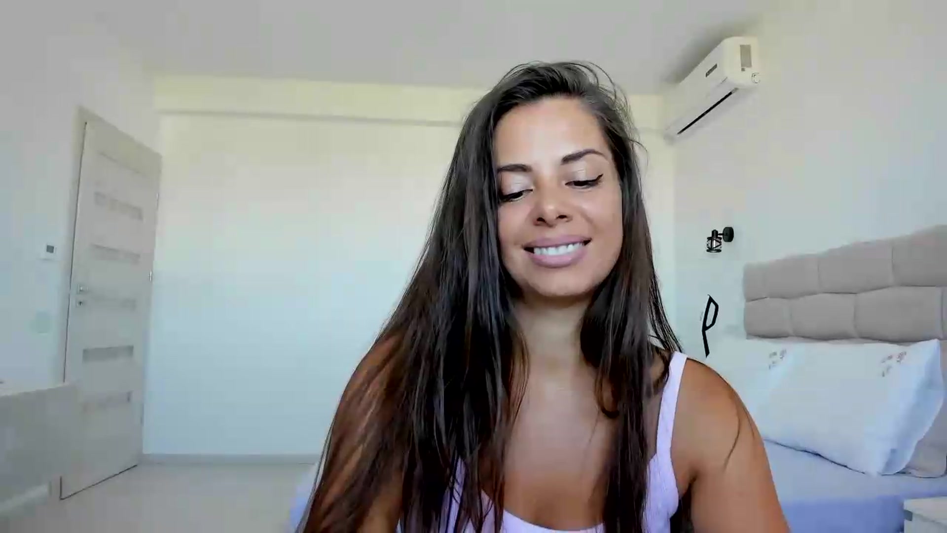 Gallery image thumbnail from Krys_'s myfreecams stream on, 09/05/2026, 09:10 image 12 of 20