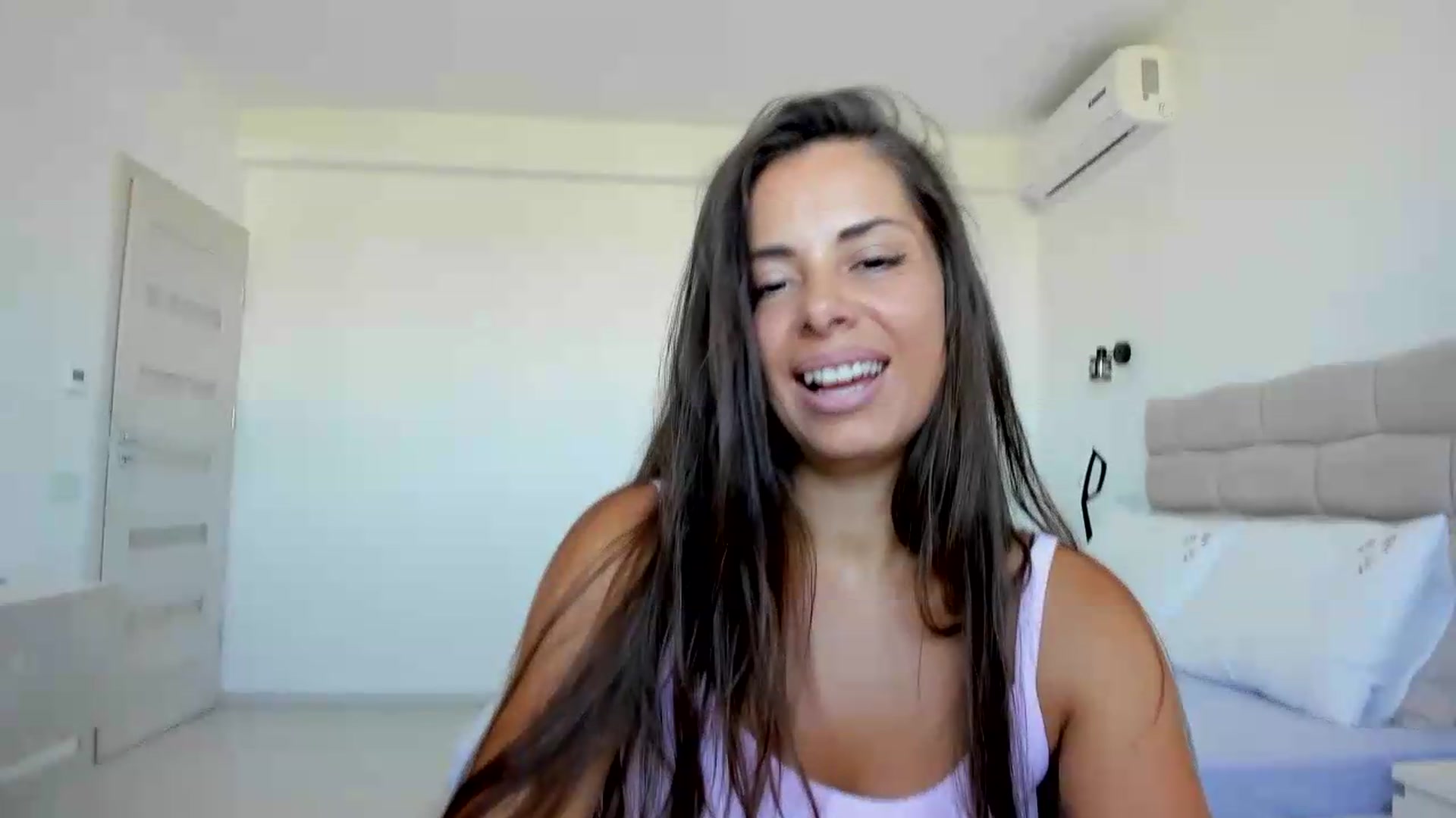 Gallery image thumbnail from Krys_'s myfreecams stream on, 09/05/2026, 09:10 image 14 of 20