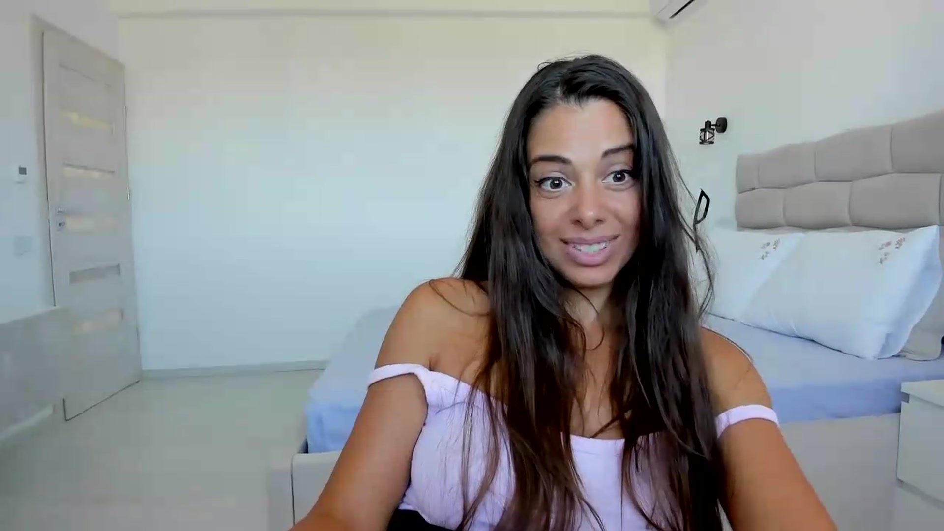 Gallery image thumbnail from Krys_'s myfreecams stream on, 09/05/2026, 11:14 image 20 of 20