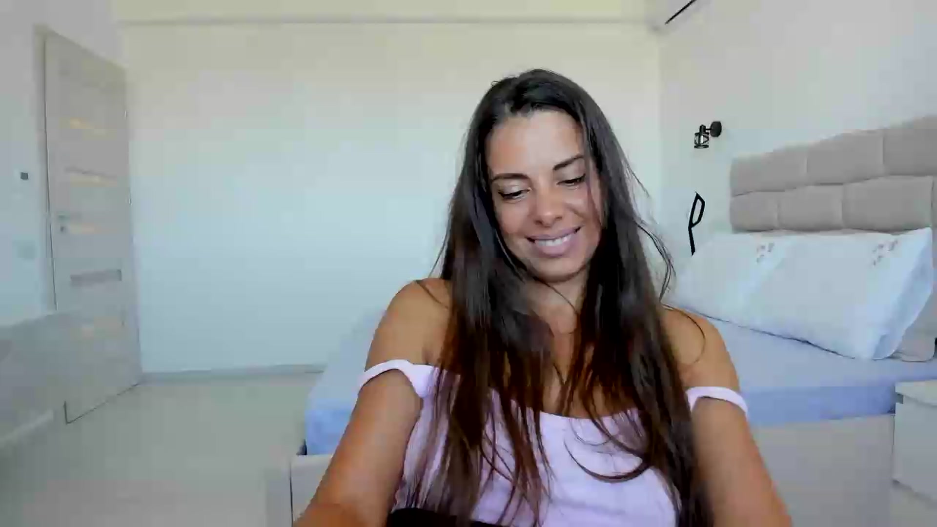 Gallery image thumbnail from Krys_'s myfreecams stream on, 09/05/2026, 11:14 image 19 of 20