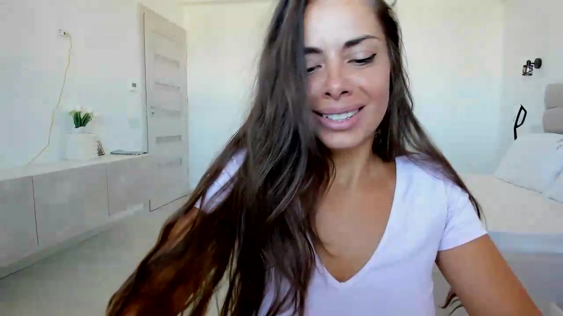 Gallery image thumbnail from Krys_'s myfreecams stream on, 09/07/2026, 08:31 image 18 of 20