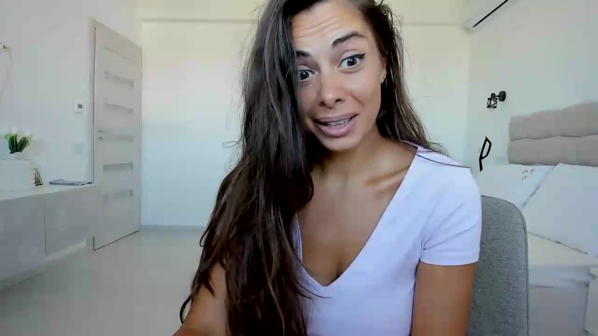 Gallery image thumbnail from Krys_'s myfreecams stream on, 09/07/2026, 08:31 image 11 of 20