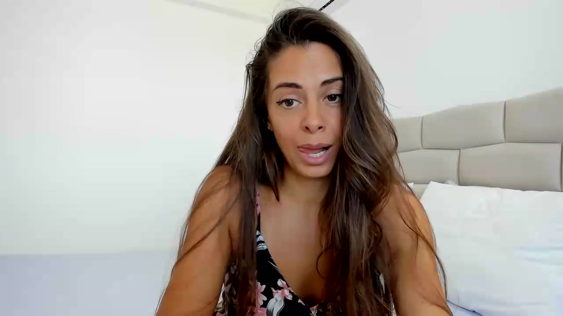 Gallery image thumbnail from Krys_'s myfreecams stream on, 09/10/2026, 10:04 image 6 of 20