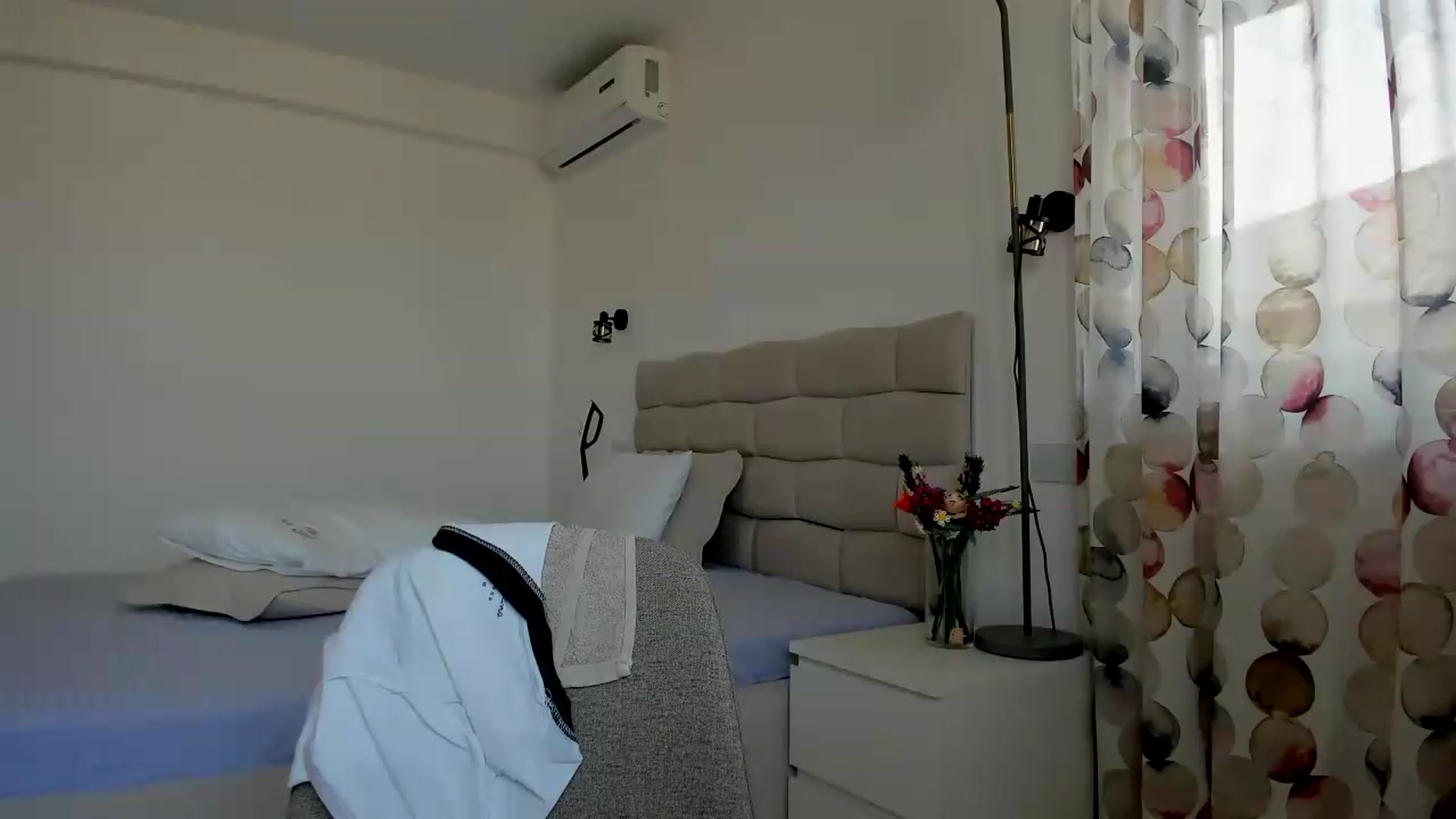 Gallery image thumbnail from Krys_'s myfreecams stream on, 09/11/2026, 08:40 image 15 of 20