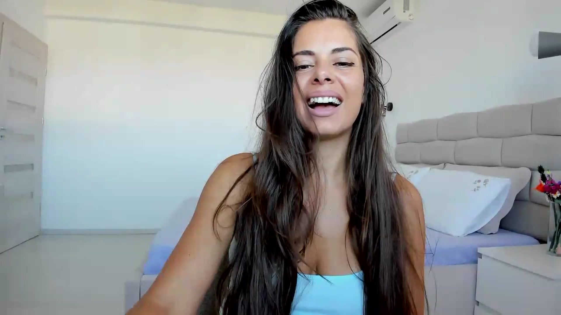 Gallery image thumbnail from Krys_'s myfreecams stream on, 09/14/2026, 06:45 image 8 of 20
