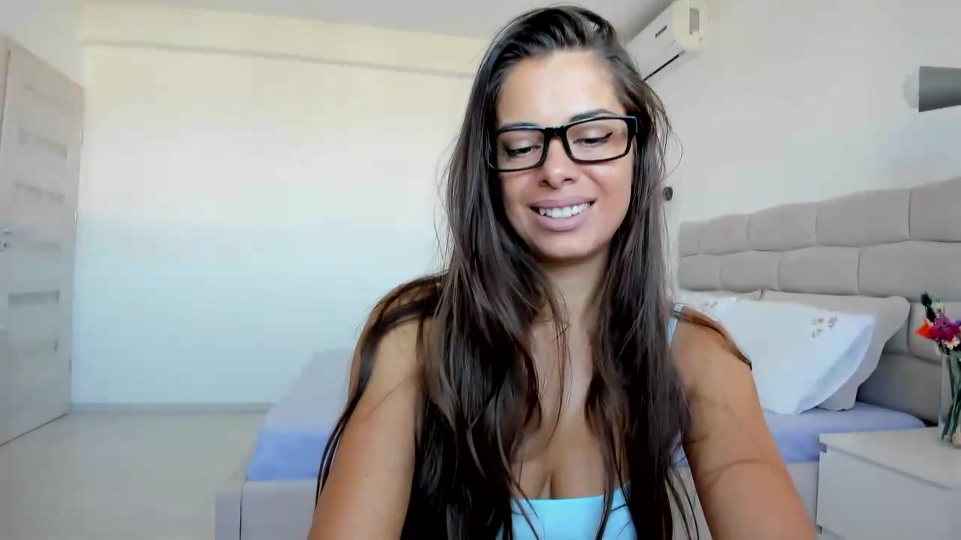 Gallery image thumbnail from Krys_'s myfreecams stream on, 09/14/2026, 06:45 image 10 of 20