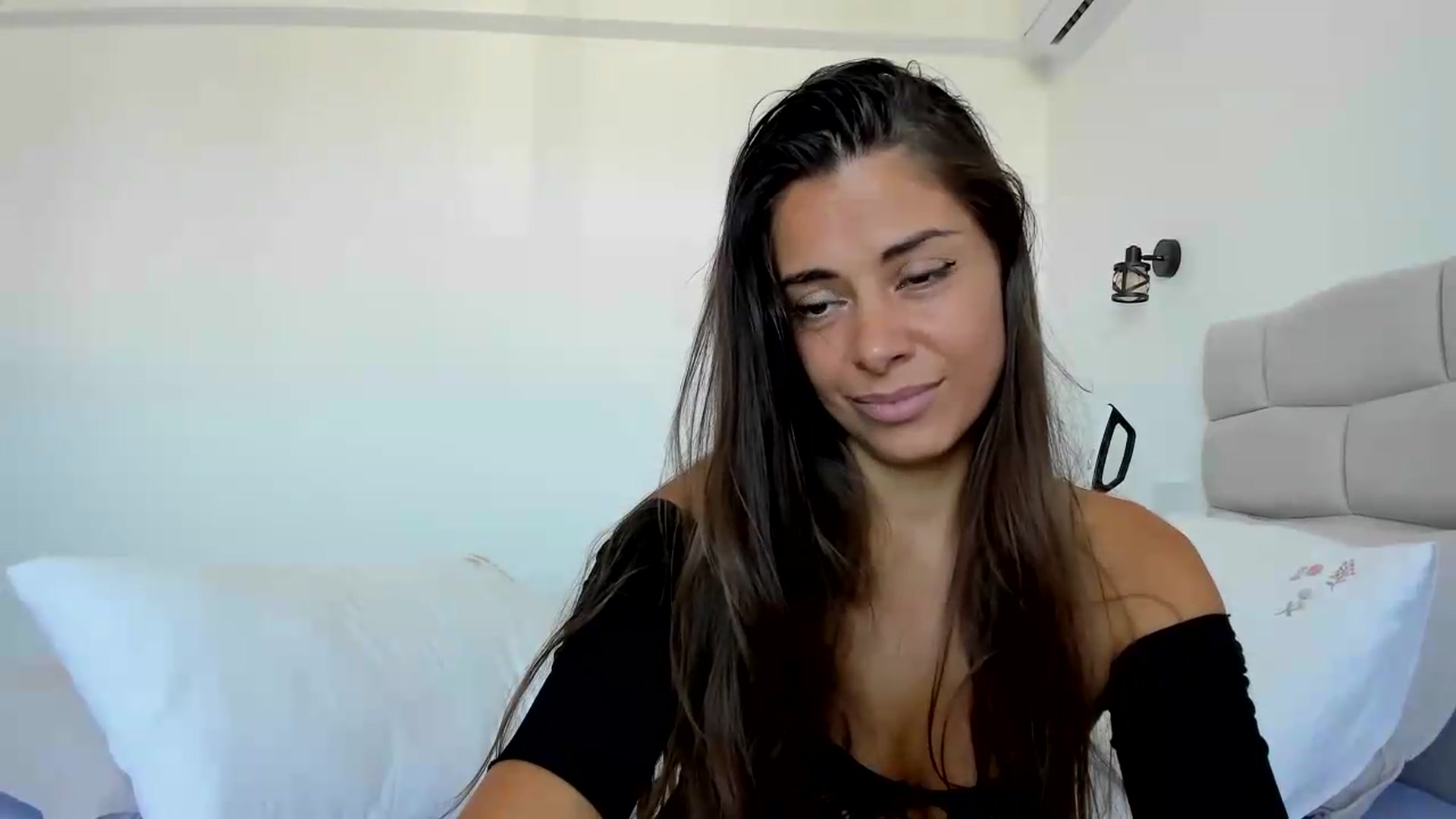 Gallery image thumbnail from Krys_'s myfreecams stream on, 09/14/2026, 08:44 image 9 of 20