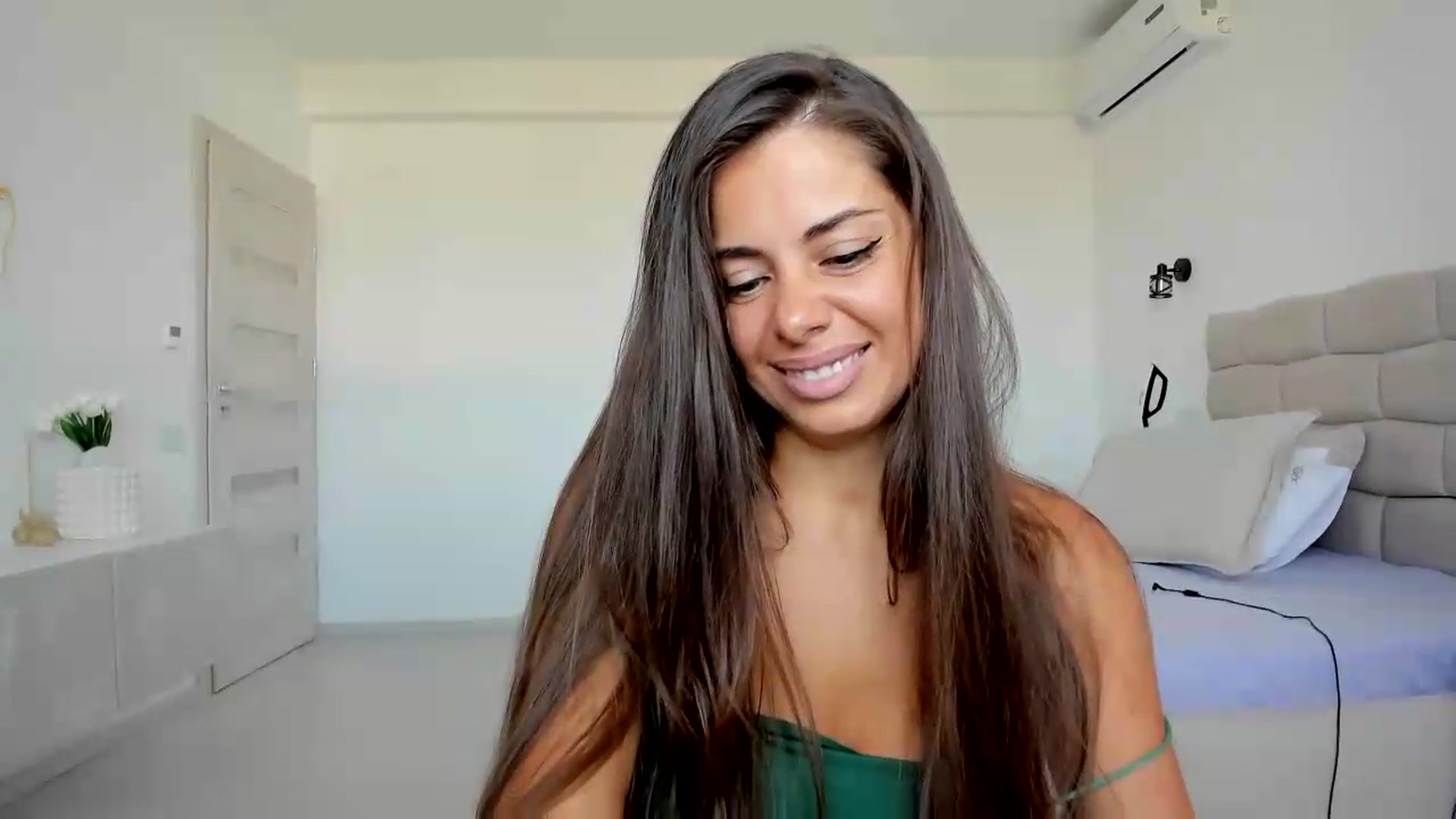 Gallery image thumbnail from Krys_'s myfreecams stream on, 09/15/2026, 06:49 image 16 of 20