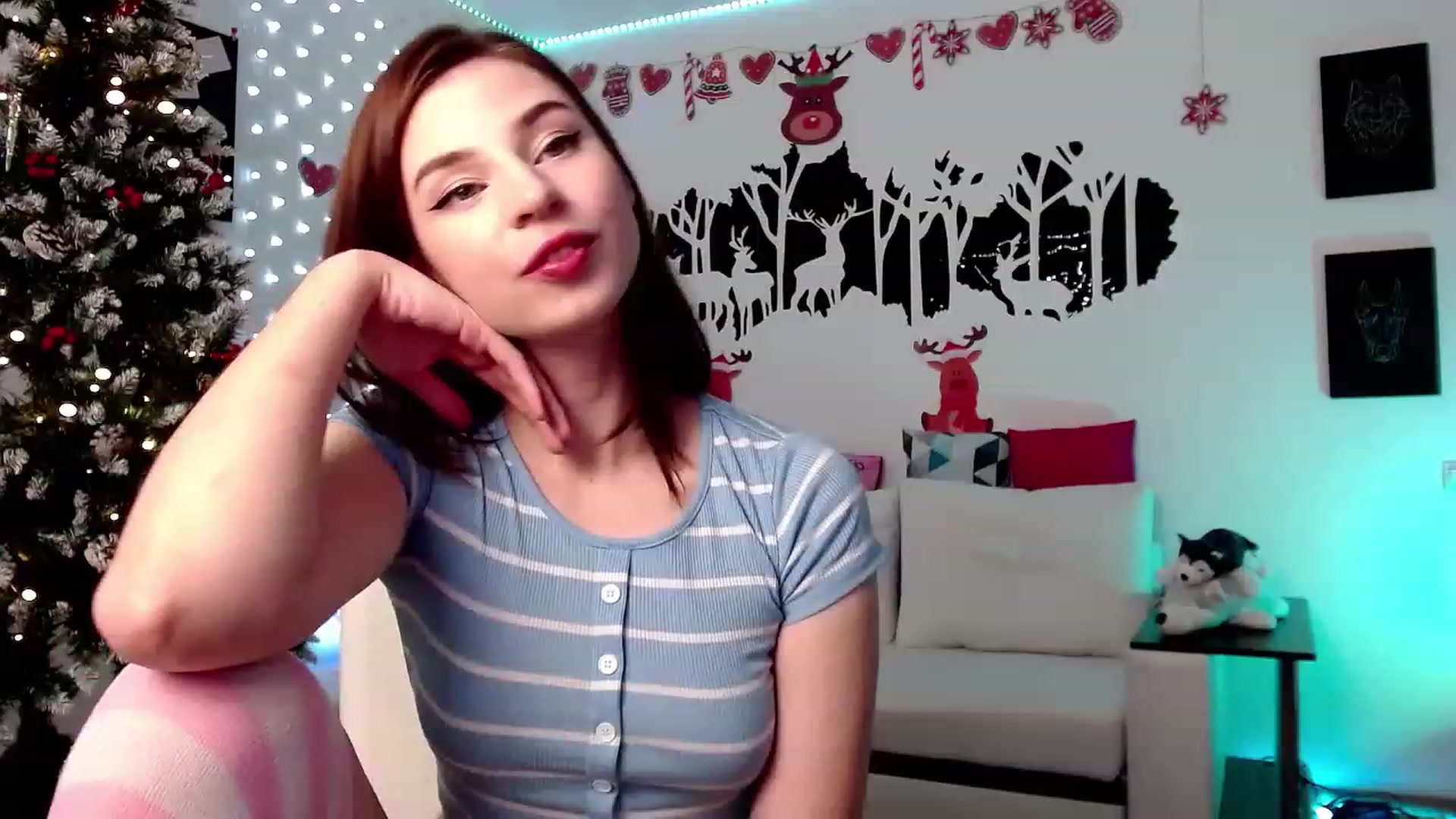 Gallery image thumbnail from Krystal4Boys's myfreecams stream on, 12/15/2022, 12:10 image 4 of 20