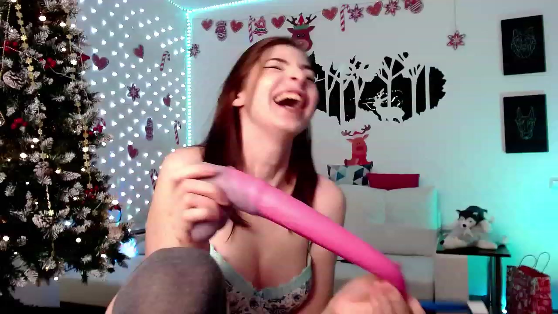 Gallery image thumbnail from Krystal4Boys's myfreecams stream on, 12/17/2022, 02:43 image 15 of 20