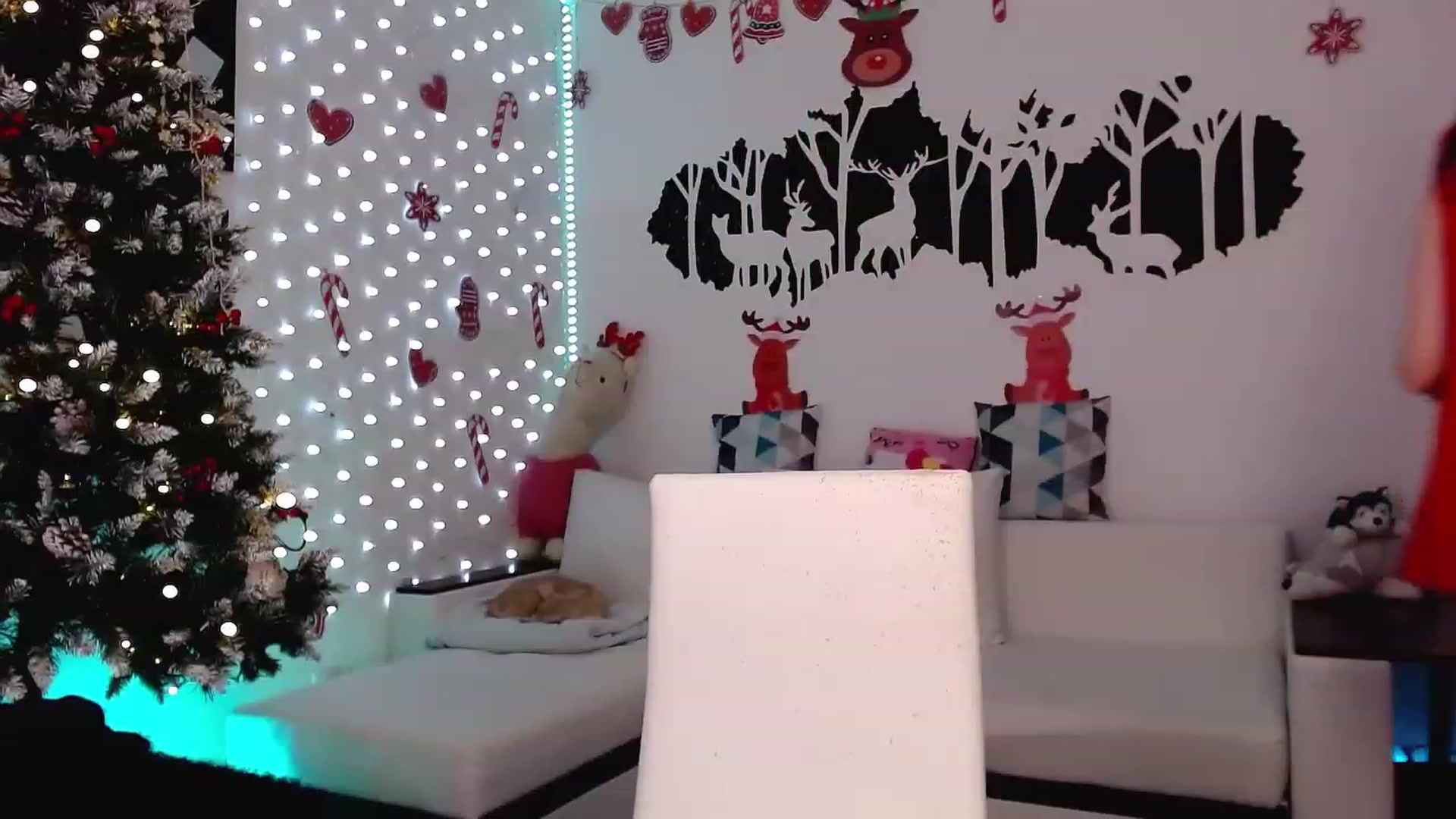 Gallery image thumbnail from Krystal4Boys's myfreecams stream on, 12/22/2022, 10:27 image 16 of 20