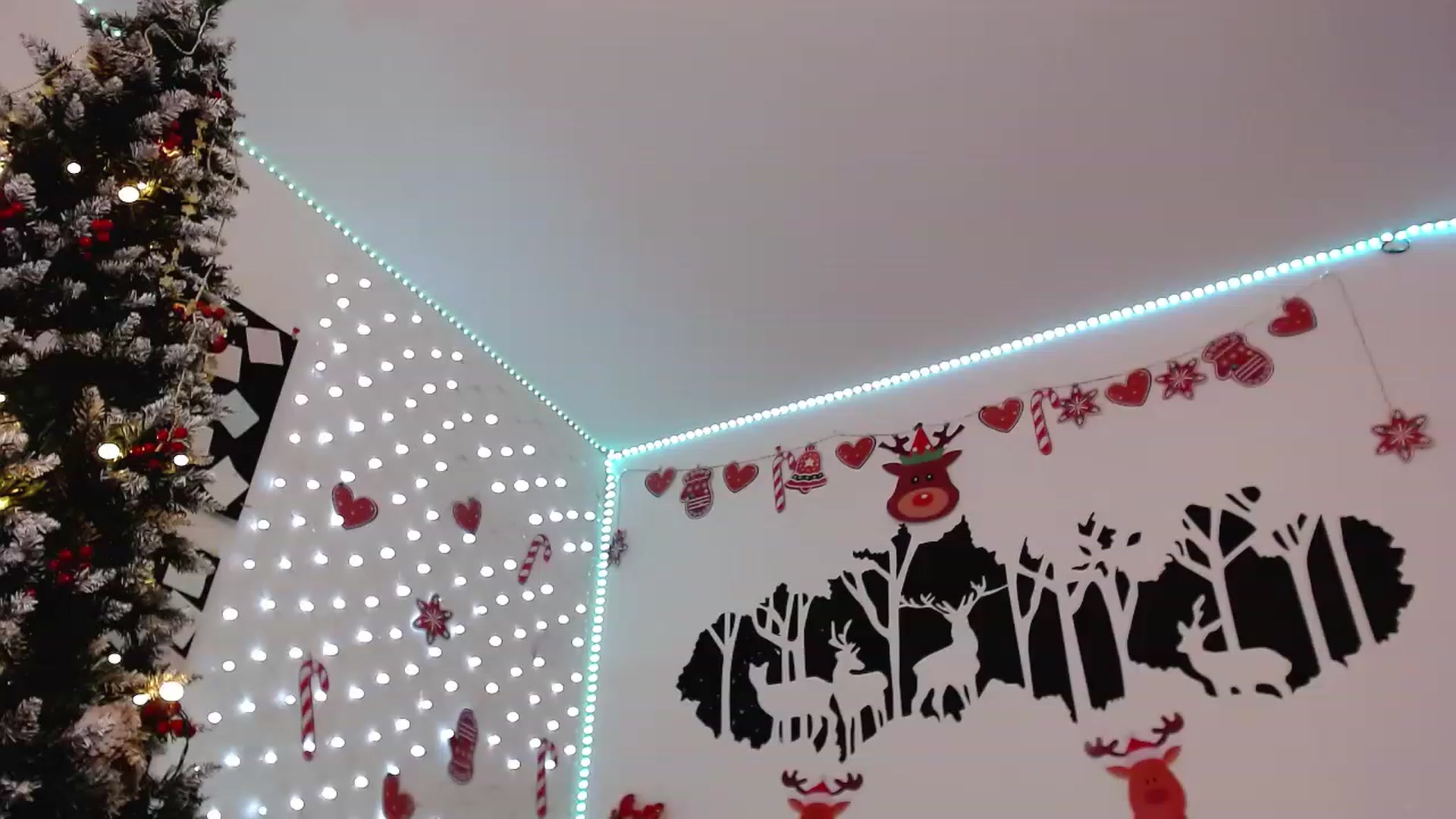 Gallery image thumbnail from Krystal4Boys's myfreecams stream on, 12/22/2022, 10:27 image 7 of 20