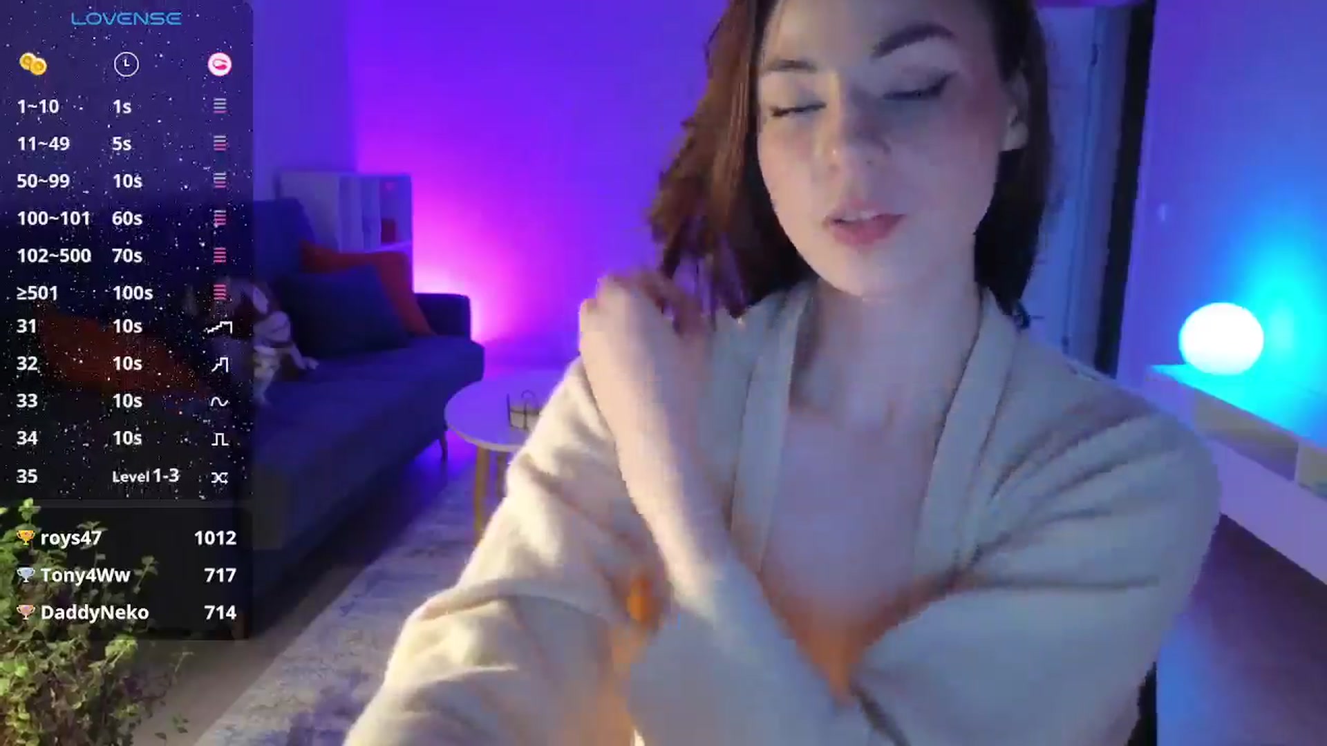 Gallery image thumbnail from Krystal4Boys's myfreecams stream on, 10/31/2024, 17:46 image 11 of 20