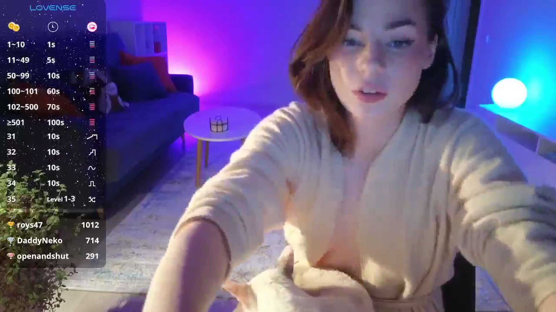 Gallery image thumbnail from Krystal4Boys's myfreecams stream on, 10/31/2024, 17:46 image 4 of 20