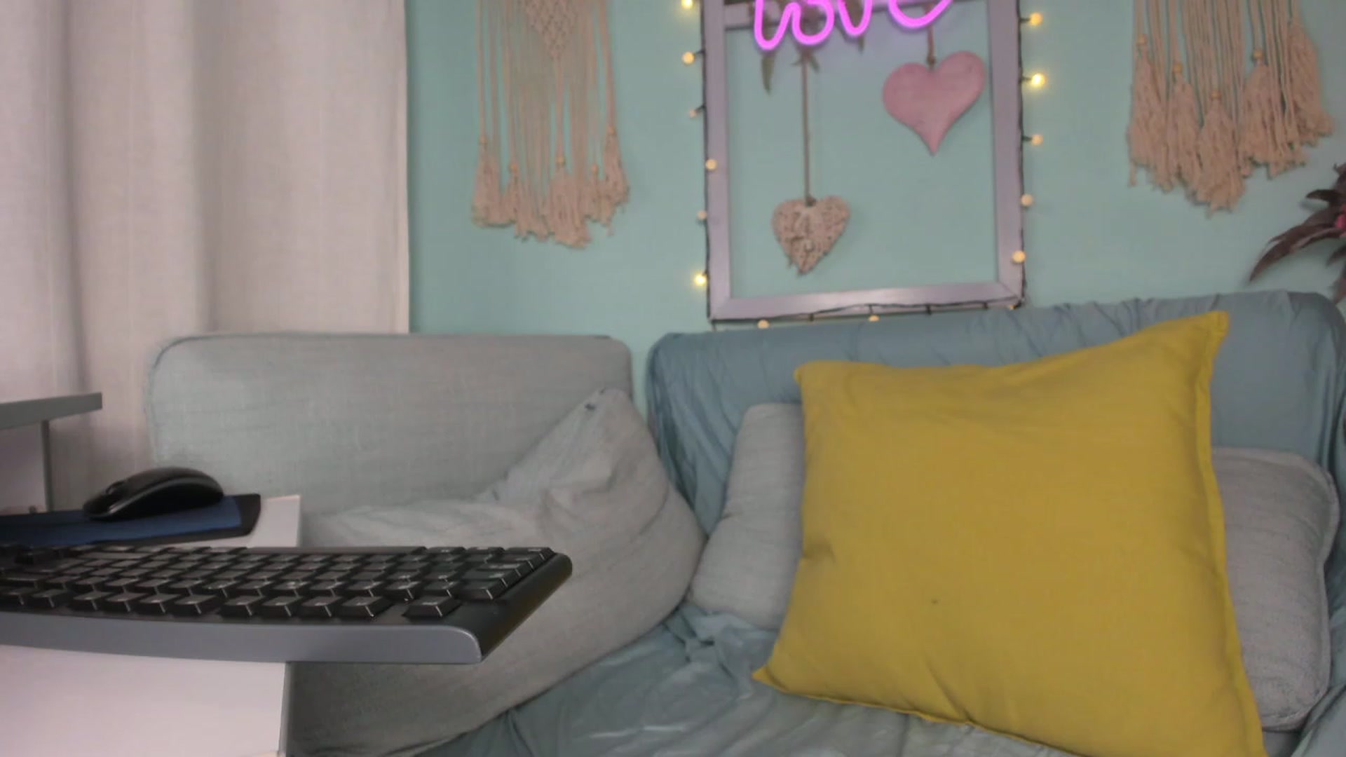 Gallery image thumbnail from KrystalByjou's myfreecams stream on, 11/29/2022, 11:16 image 15 of 20