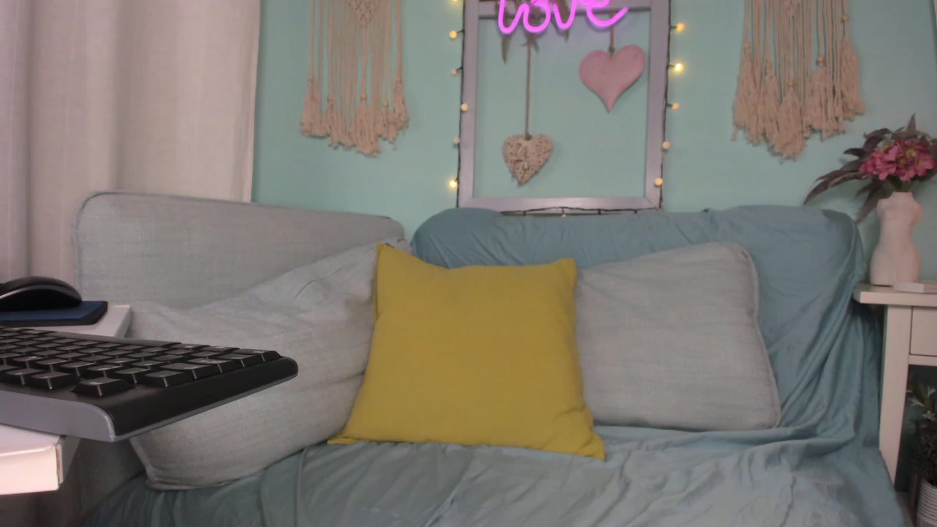 Gallery image thumbnail from KrystalByjou's myfreecams stream on, 12/05/2022, 11:33 image 20 of 20