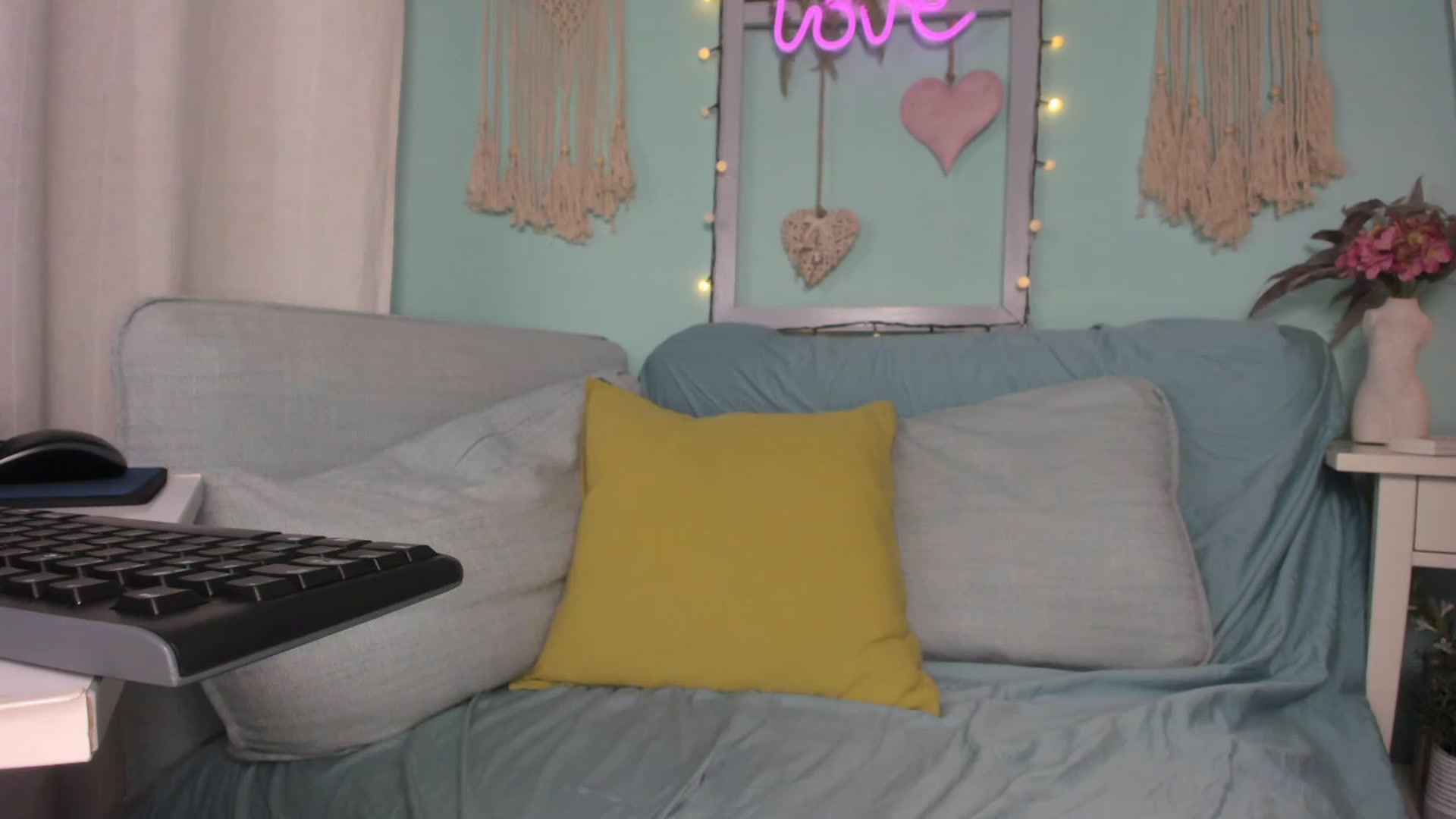 Gallery image thumbnail from KrystalByjou's myfreecams stream on, 12/05/2022, 12:32 image 1 of 20