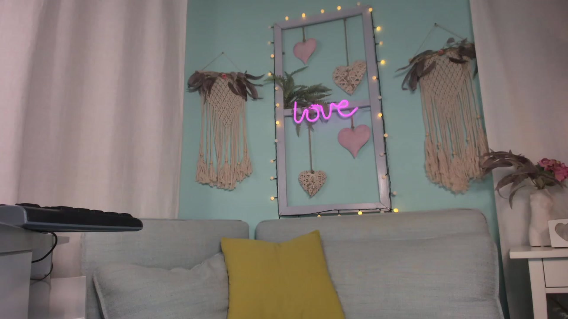Gallery image thumbnail from KrystalByjou's myfreecams stream on, 01/12/2023, 10:14 image 3 of 20