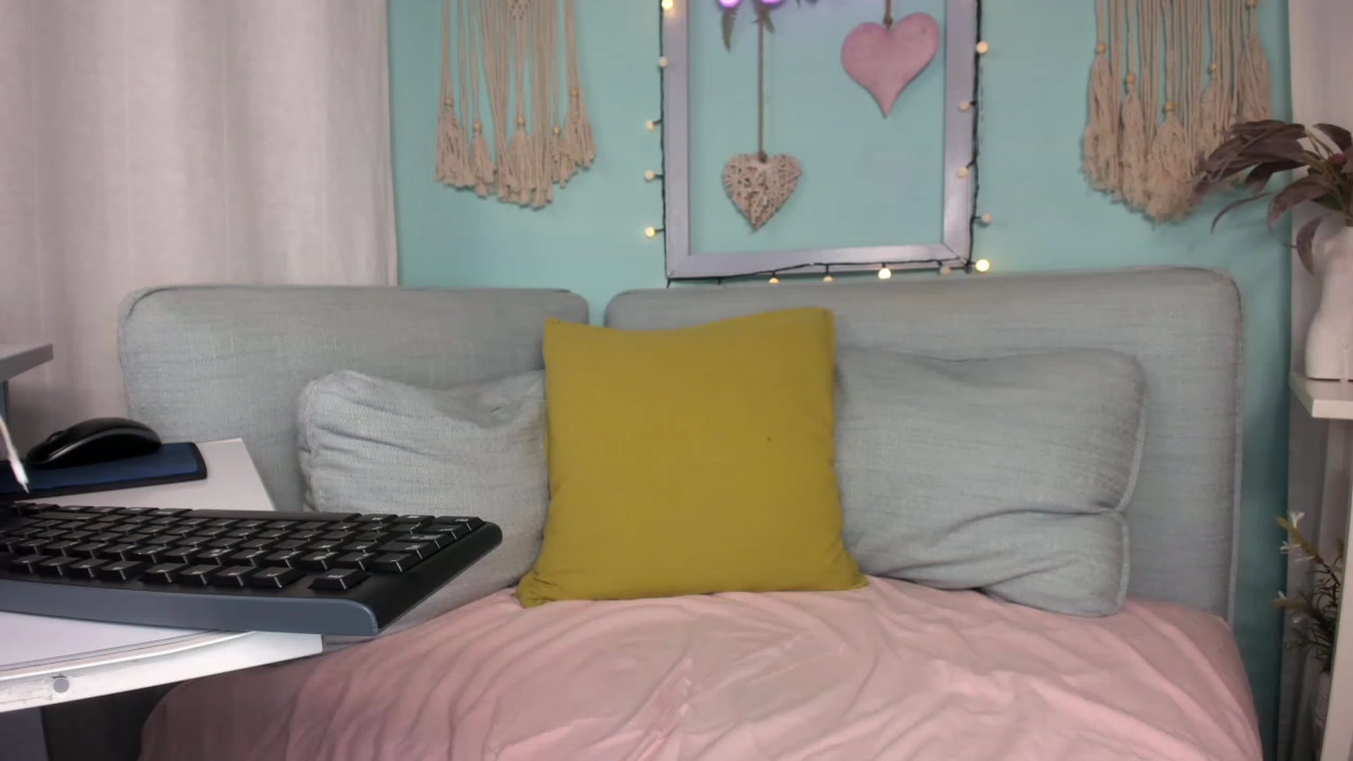 Gallery image thumbnail from KrystalByjou's myfreecams stream on, 01/19/2023, 12:23 image 3 of 20