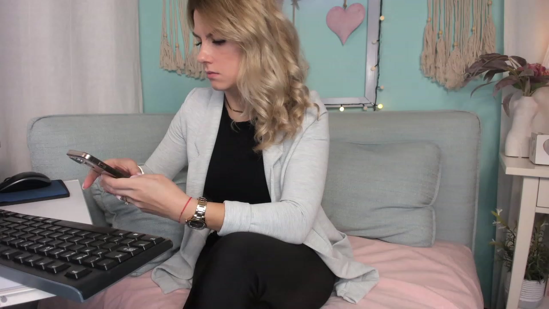 Gallery image thumbnail from KrystalByjou's myfreecams stream on, 01/20/2023, 08:31 image 1 of 20