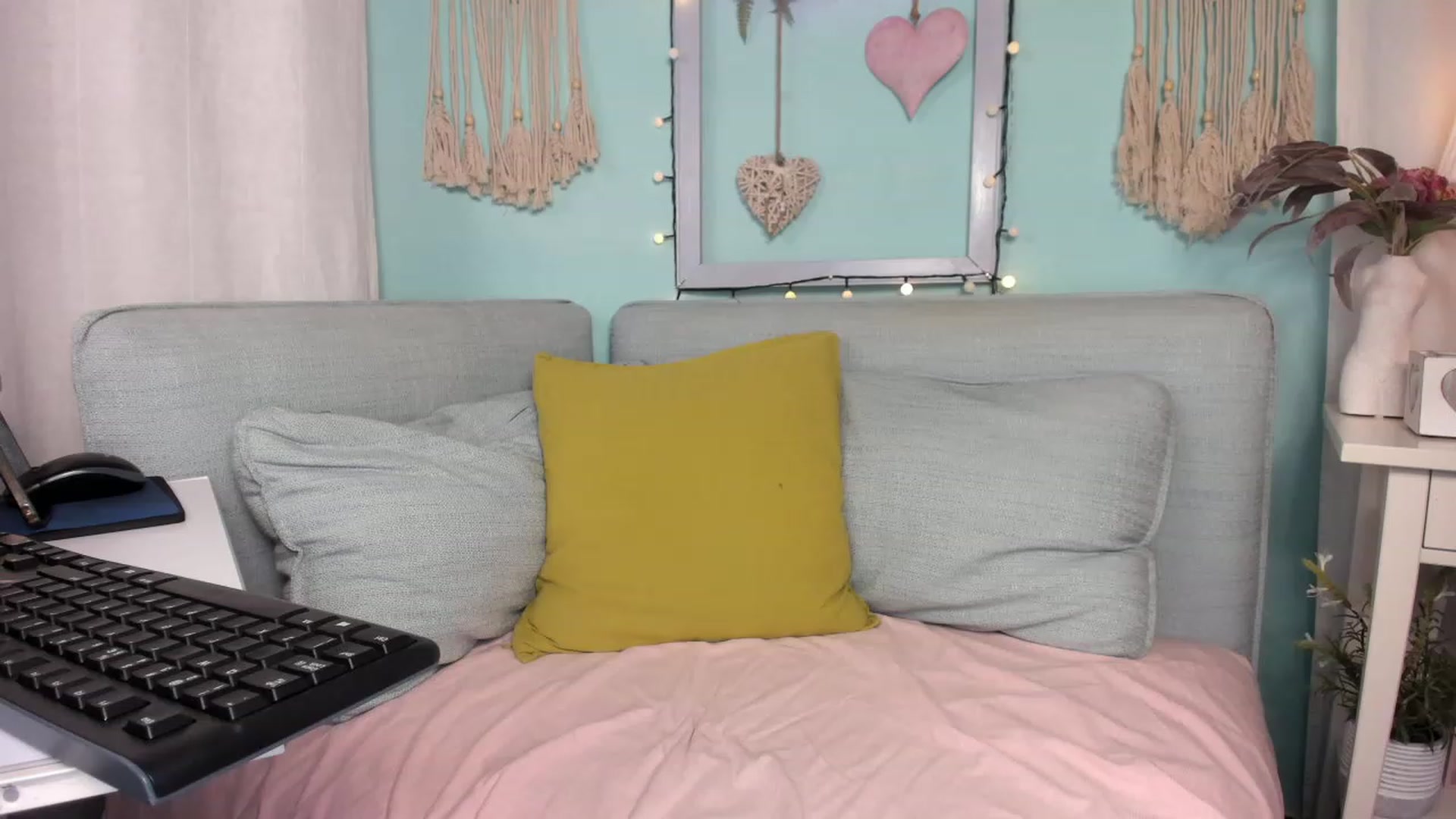Gallery image thumbnail from KrystalByjou's myfreecams stream on, 01/20/2023, 08:31 image 16 of 20
