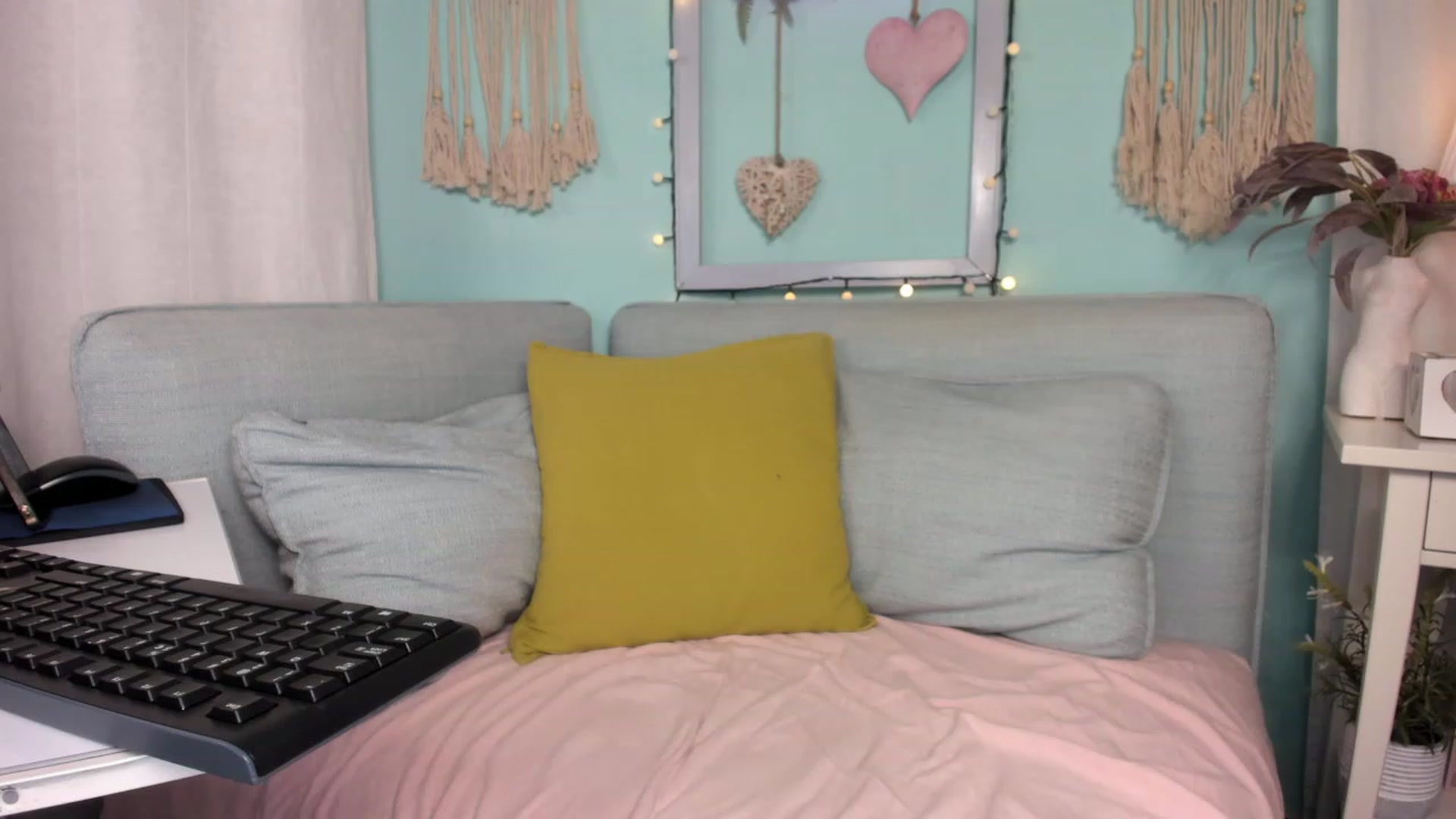 Gallery image thumbnail from KrystalByjou's myfreecams stream on, 01/20/2023, 08:31 image 12 of 20