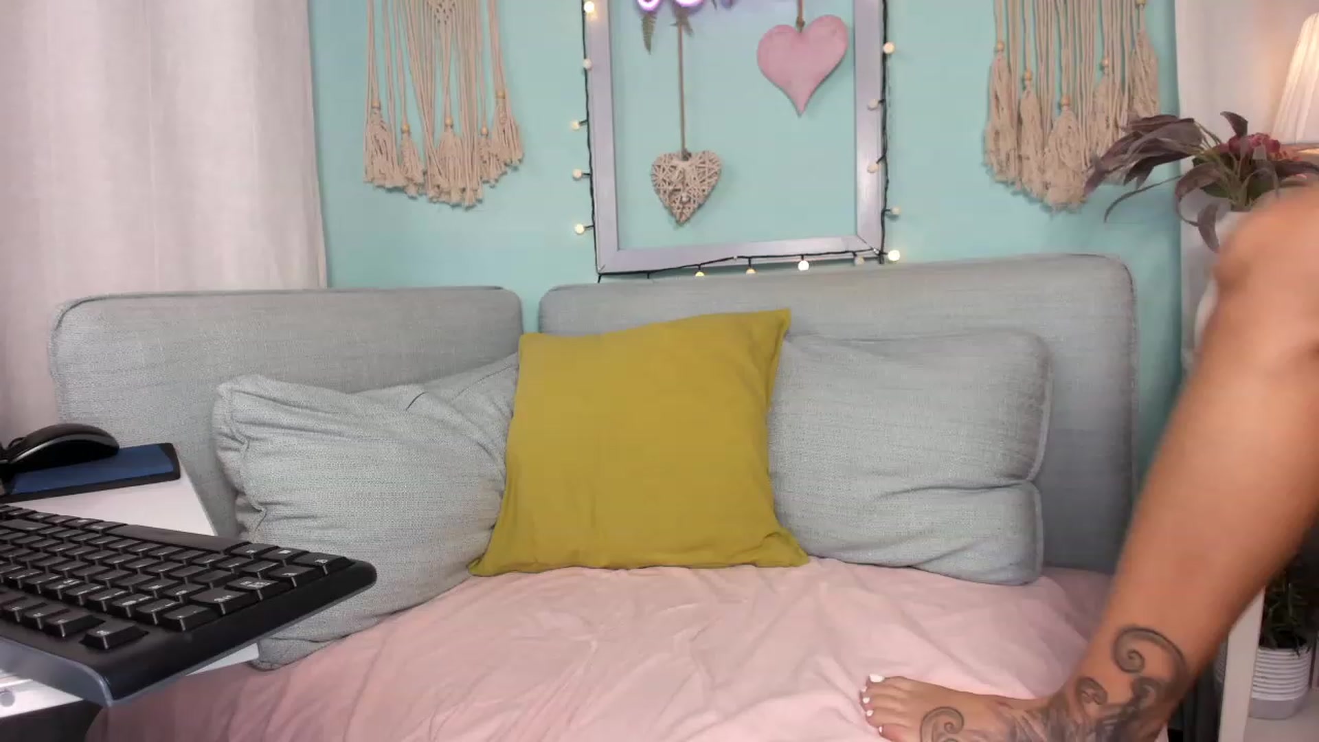 Gallery image thumbnail from KrystalByjou's myfreecams stream on, 01/21/2023, 08:54 image 5 of 20