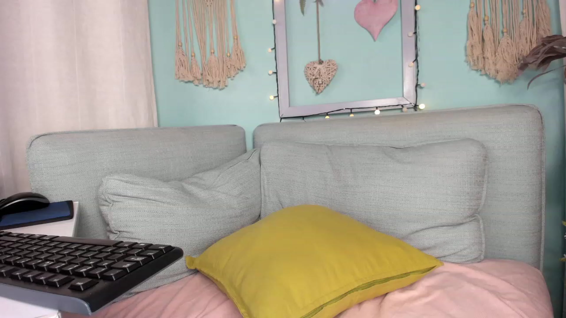 Gallery image thumbnail from KrystalByjou's myfreecams stream on, 01/21/2023, 10:18 image 18 of 20