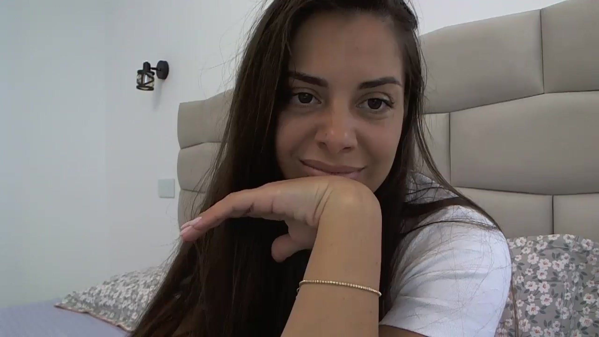 Gallery image thumbnail from Krystal_bb's myfreecams stream on, 05/17/2024, 08:27 image 3 of 20
