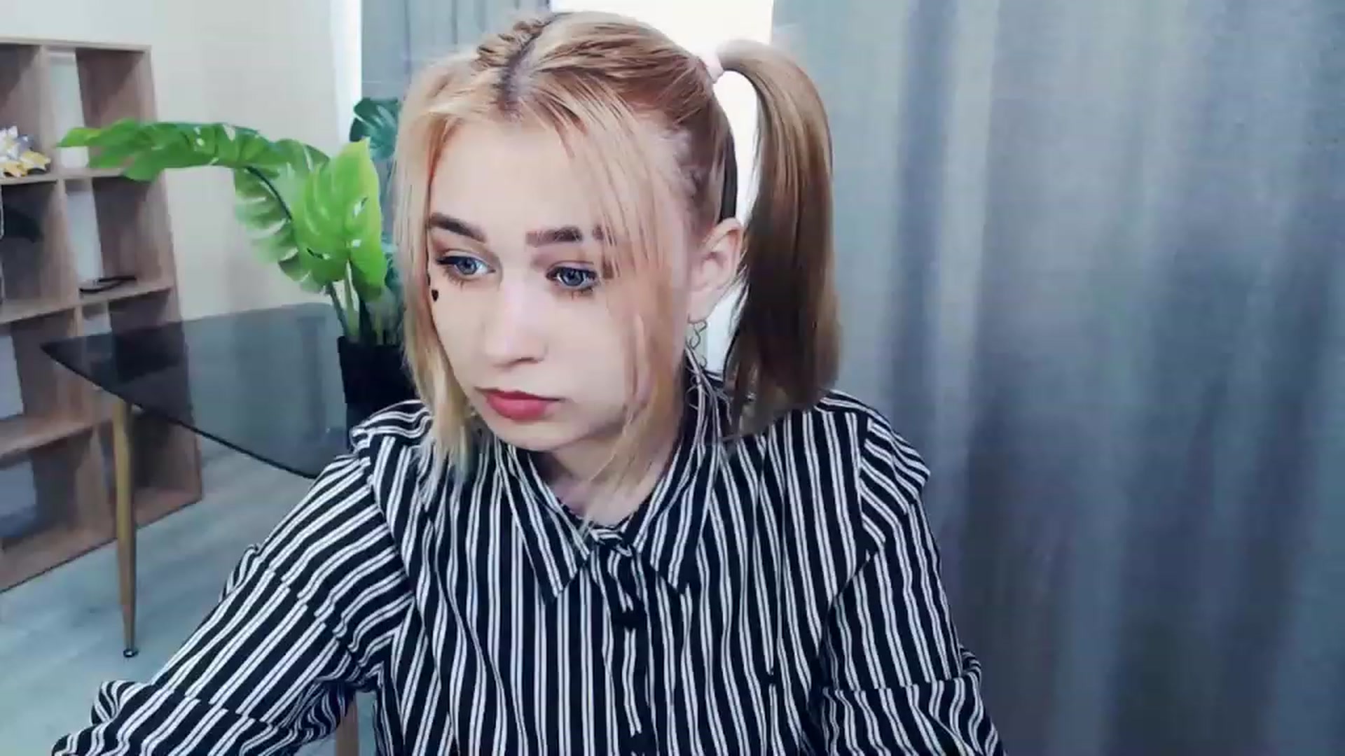 Gallery image thumbnail from Kukla_kolduna's myfreecams stream on, 02/20/2023, 13:12 image 18 of 20