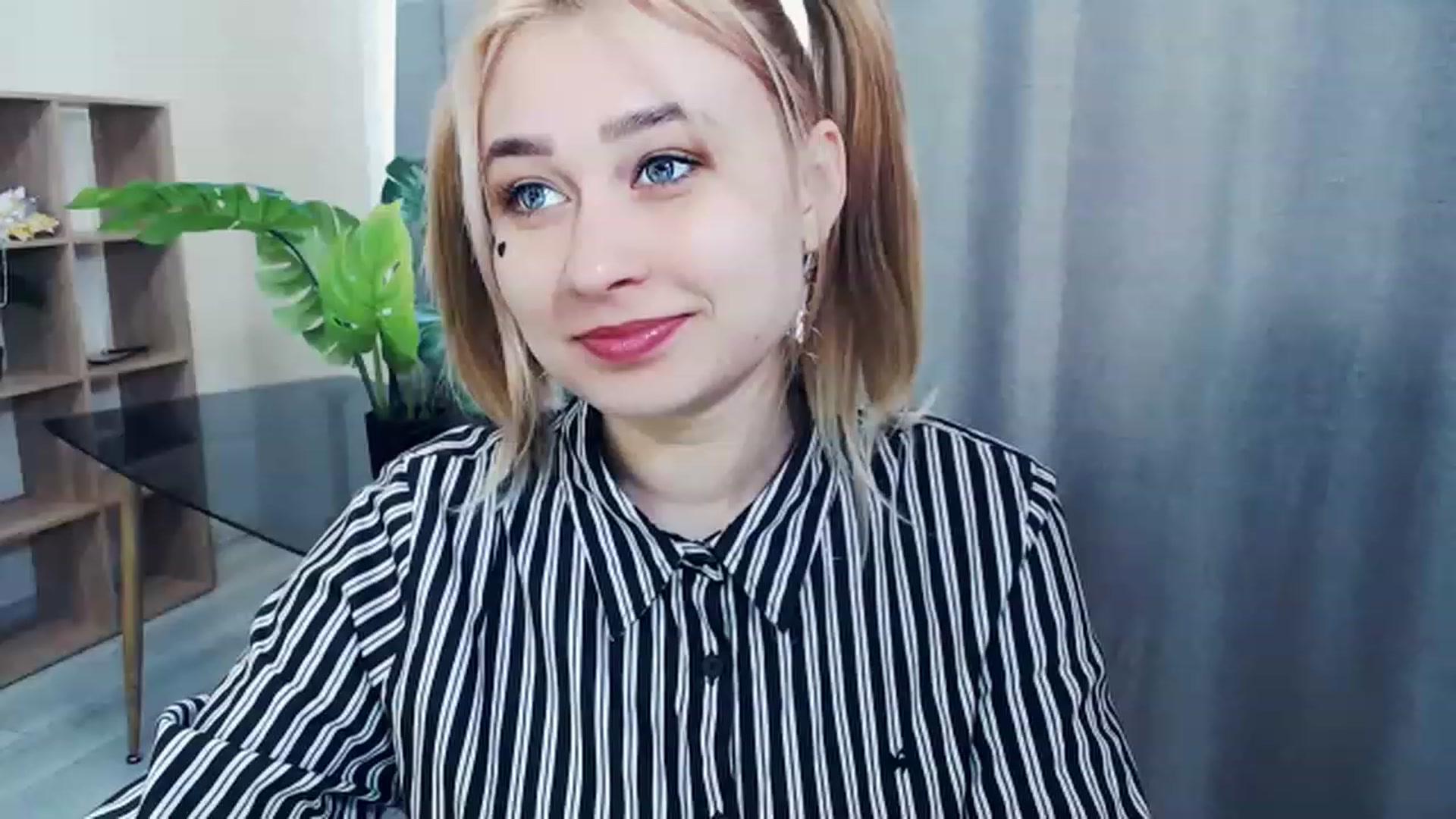 Gallery image thumbnail from Kukla_kolduna's myfreecams stream on, 02/20/2023, 13:12 image 2 of 20