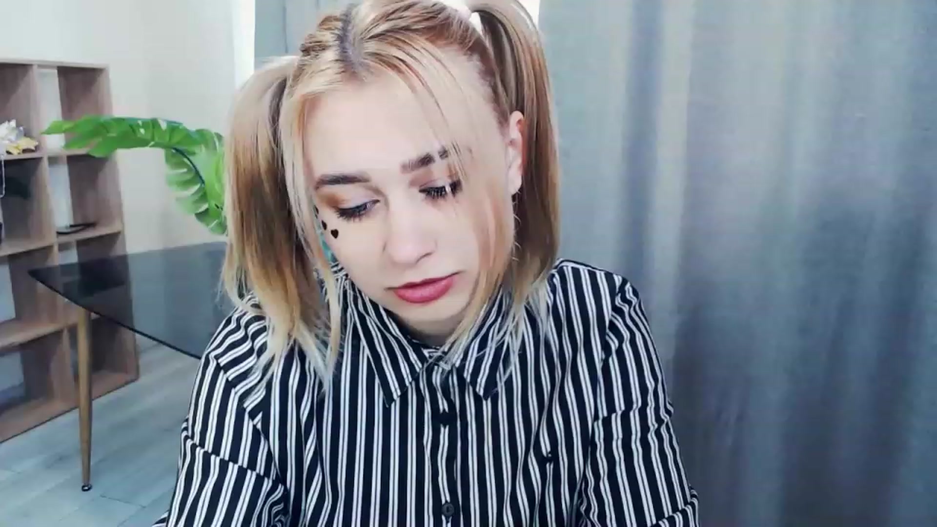 Gallery image thumbnail from Kukla_kolduna's myfreecams stream on, 02/20/2023, 13:12 image 9 of 20