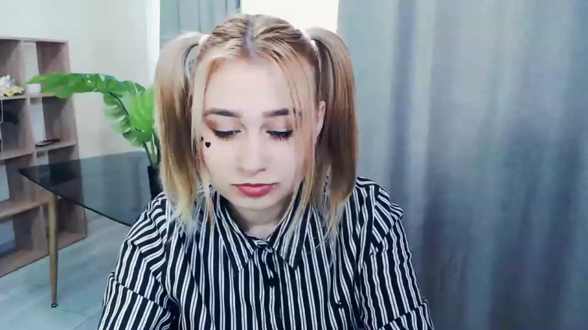 Gallery image thumbnail from Kukla_kolduna's myfreecams stream on, 02/20/2023, 13:12 image 13 of 20