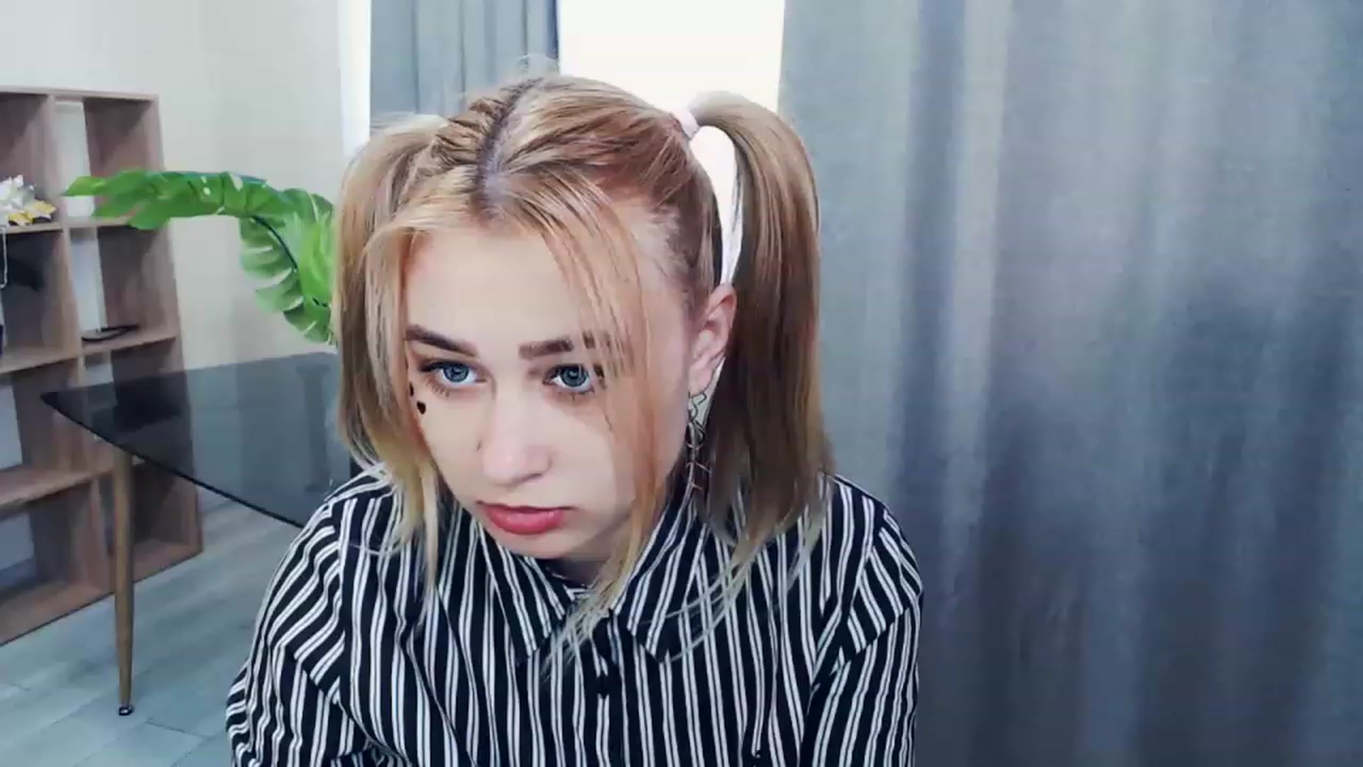 Gallery image thumbnail from Kukla_kolduna's myfreecams stream on, 02/20/2023, 13:12 image 7 of 20