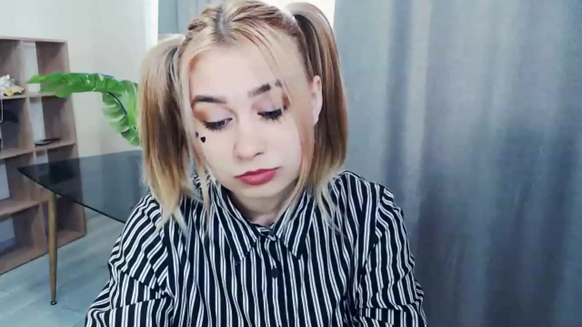 Gallery image thumbnail from Kukla_kolduna's myfreecams stream on, 02/20/2023, 13:12 image 1 of 20